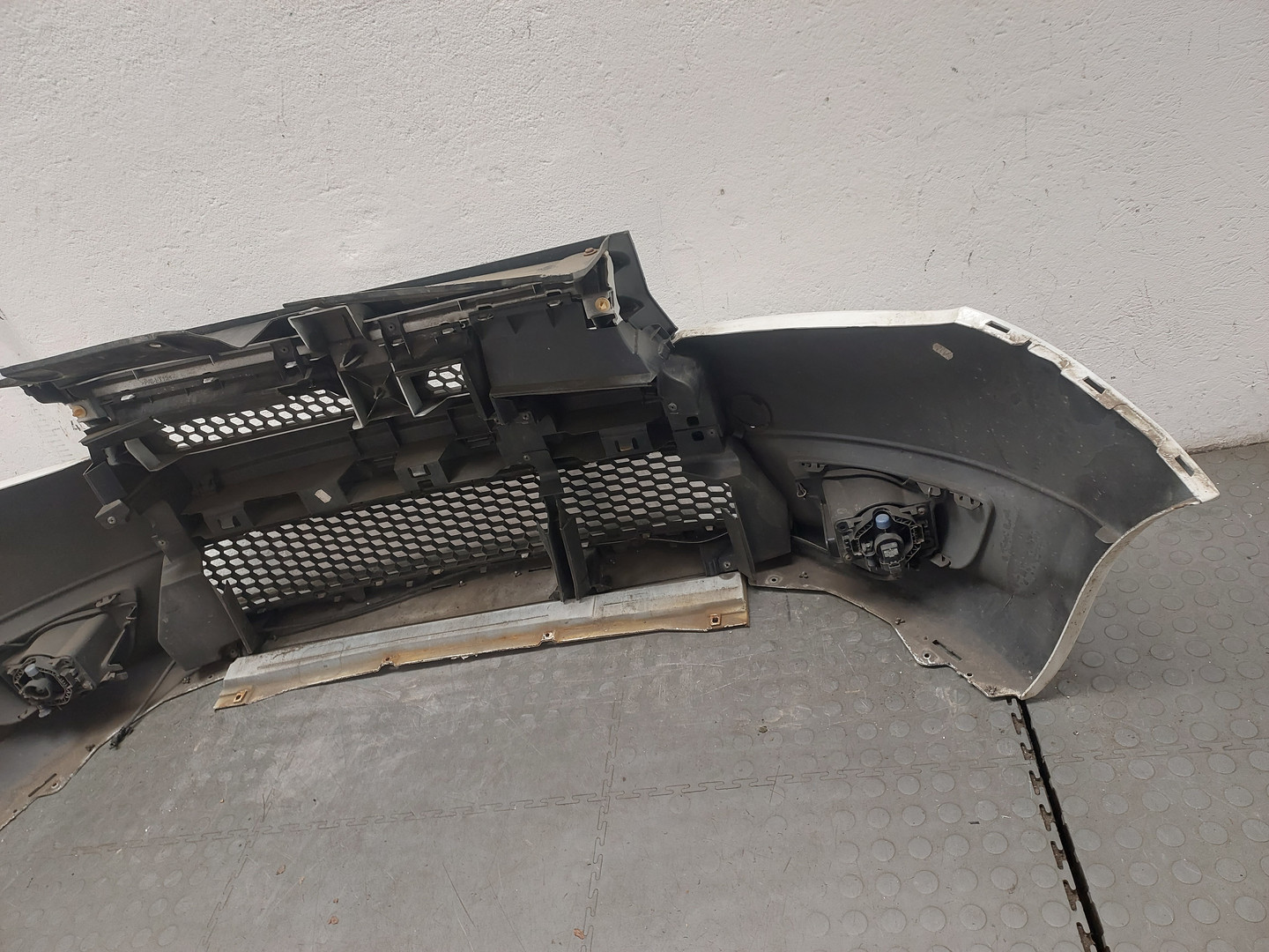 Бампер передний