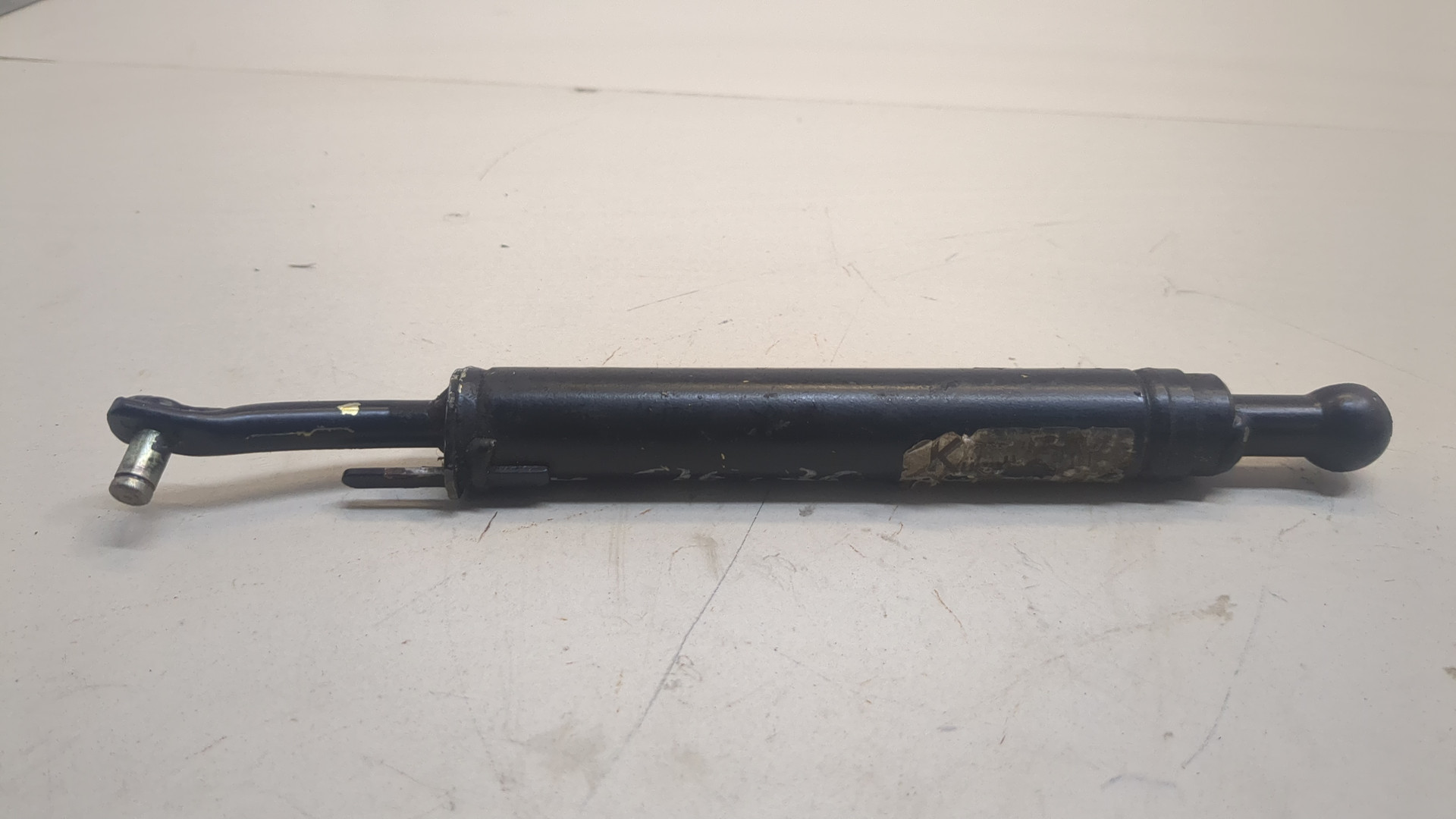 Амортизатор крышки багажника