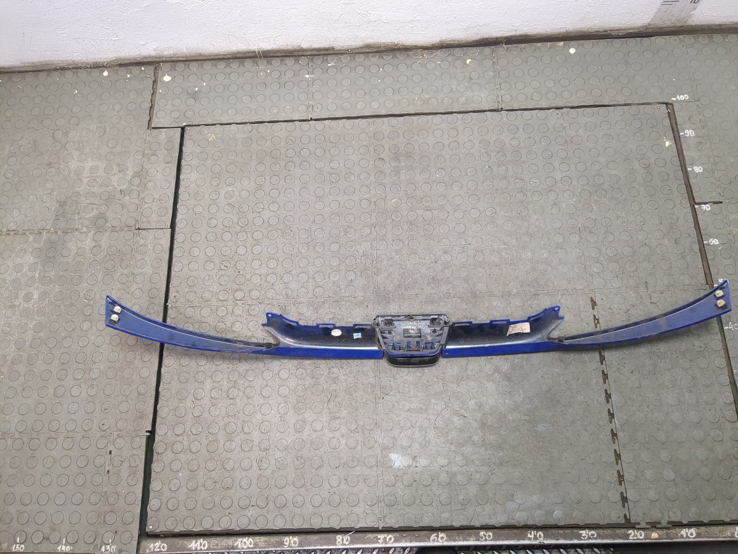 Планка под фары