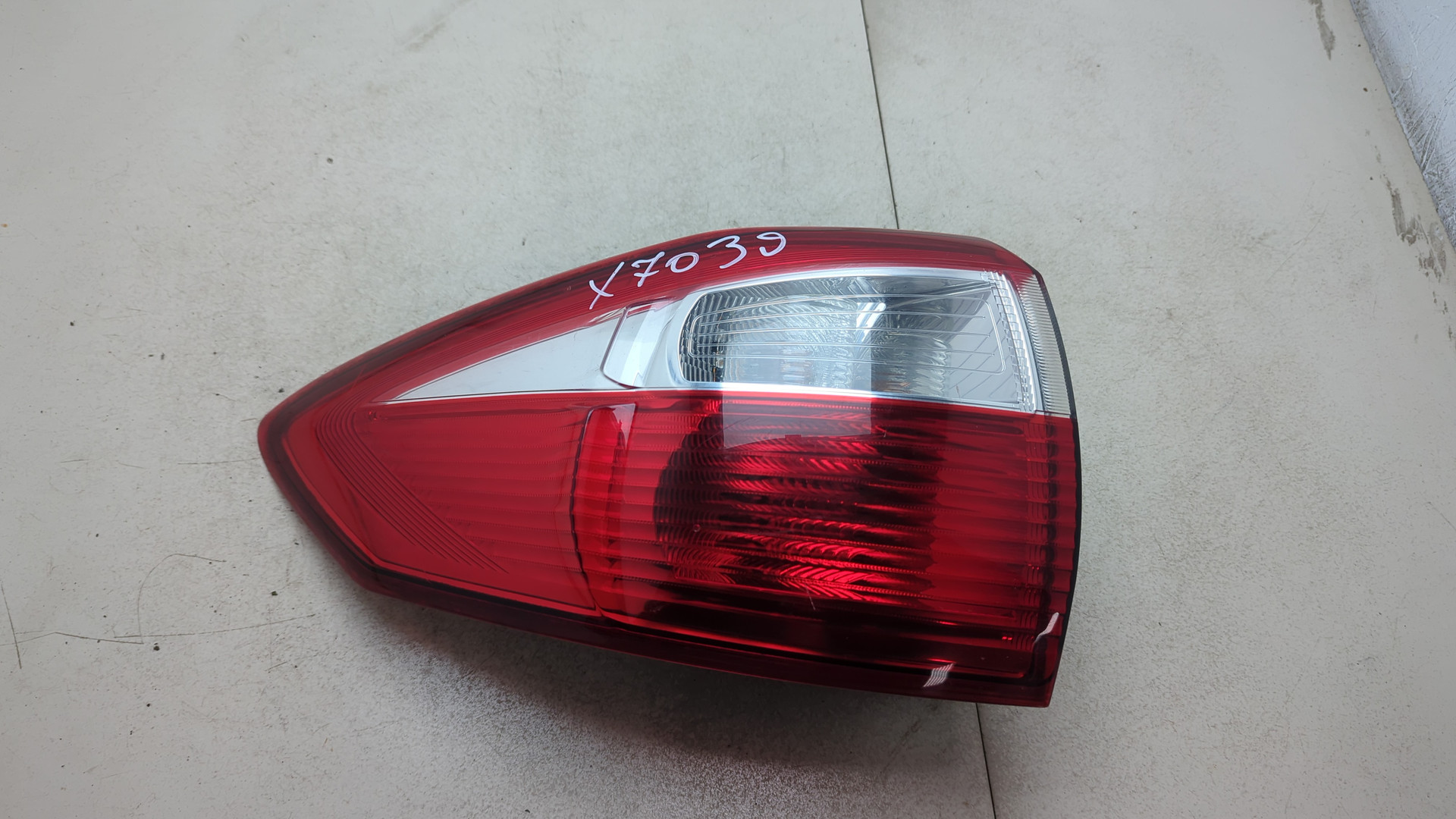 Фонарь задний левый