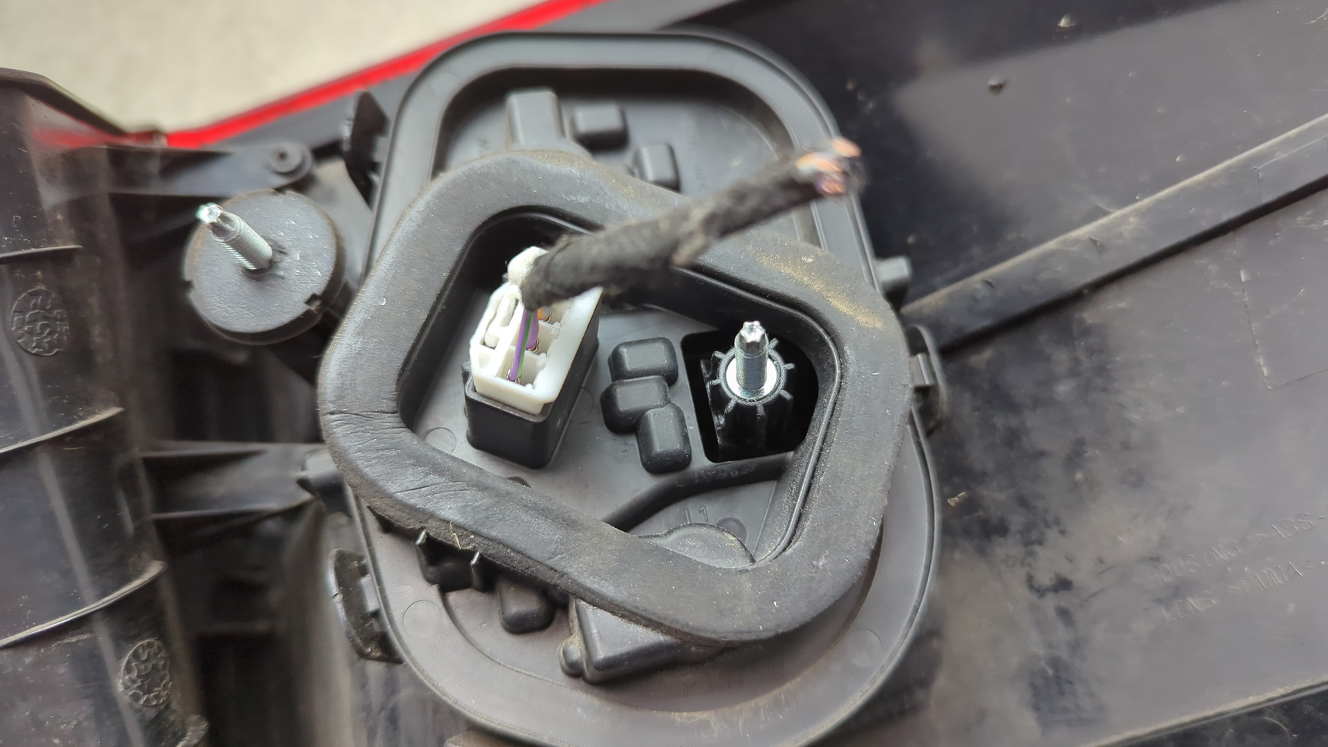 Фонарь задний левый