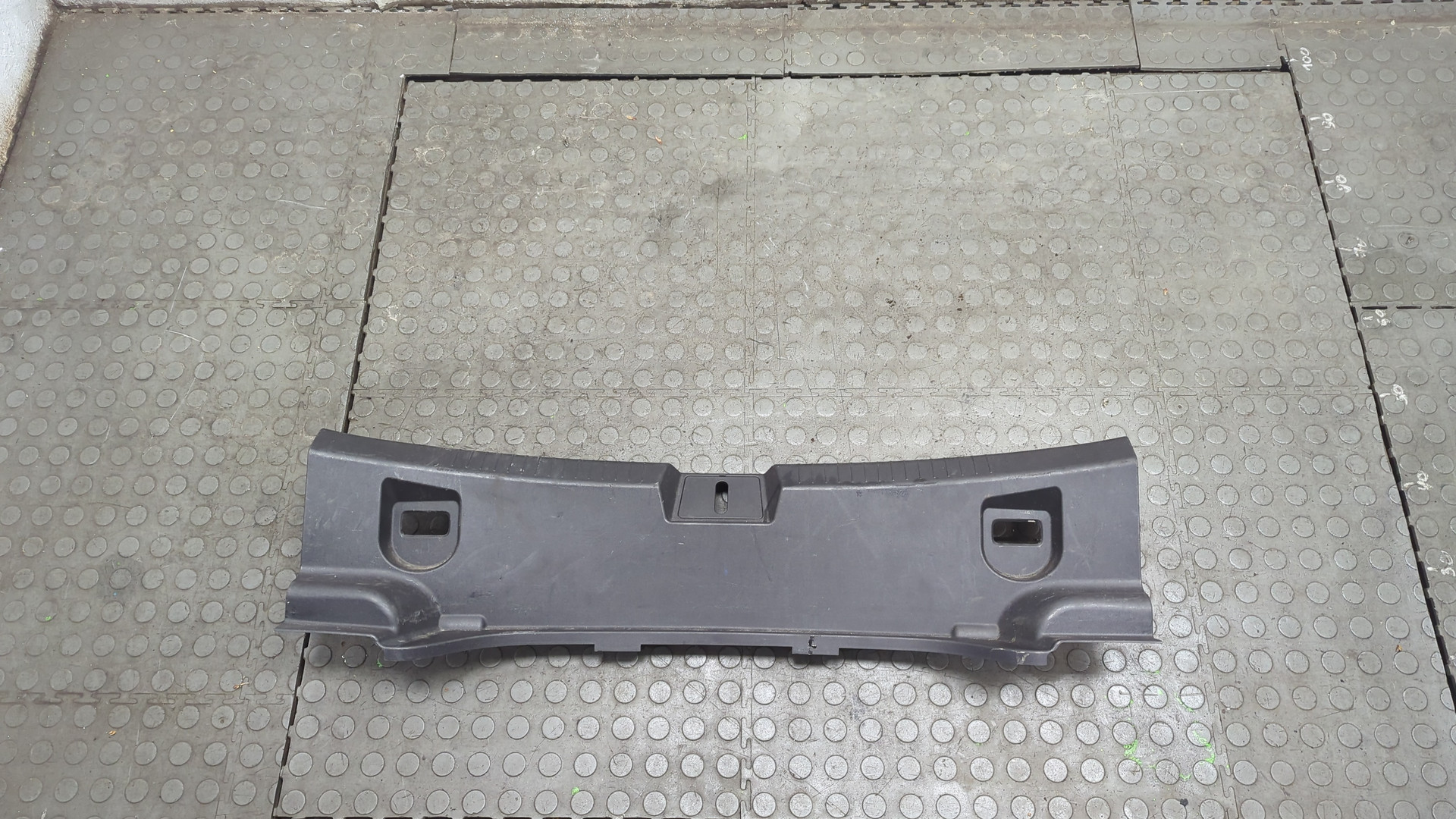 Обшивка багажника