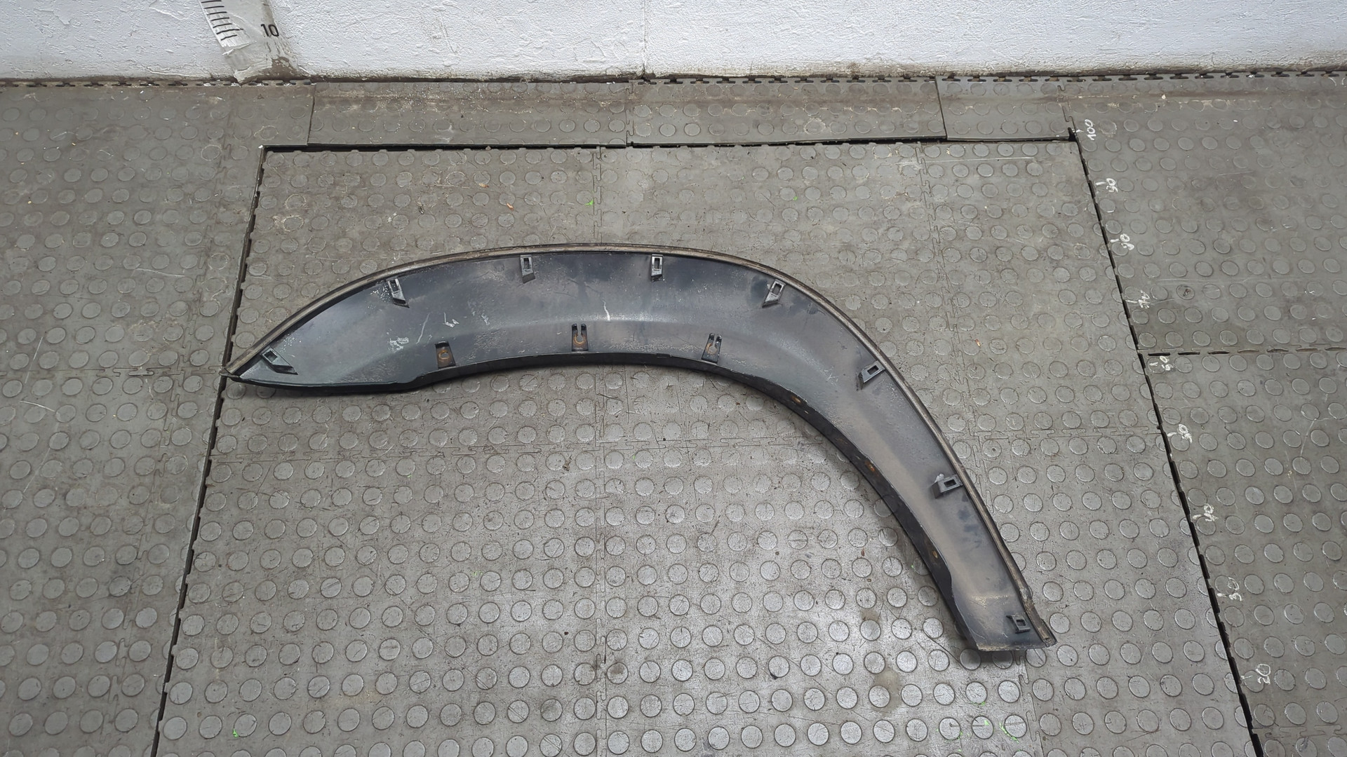 Накладка переднего крыла правого