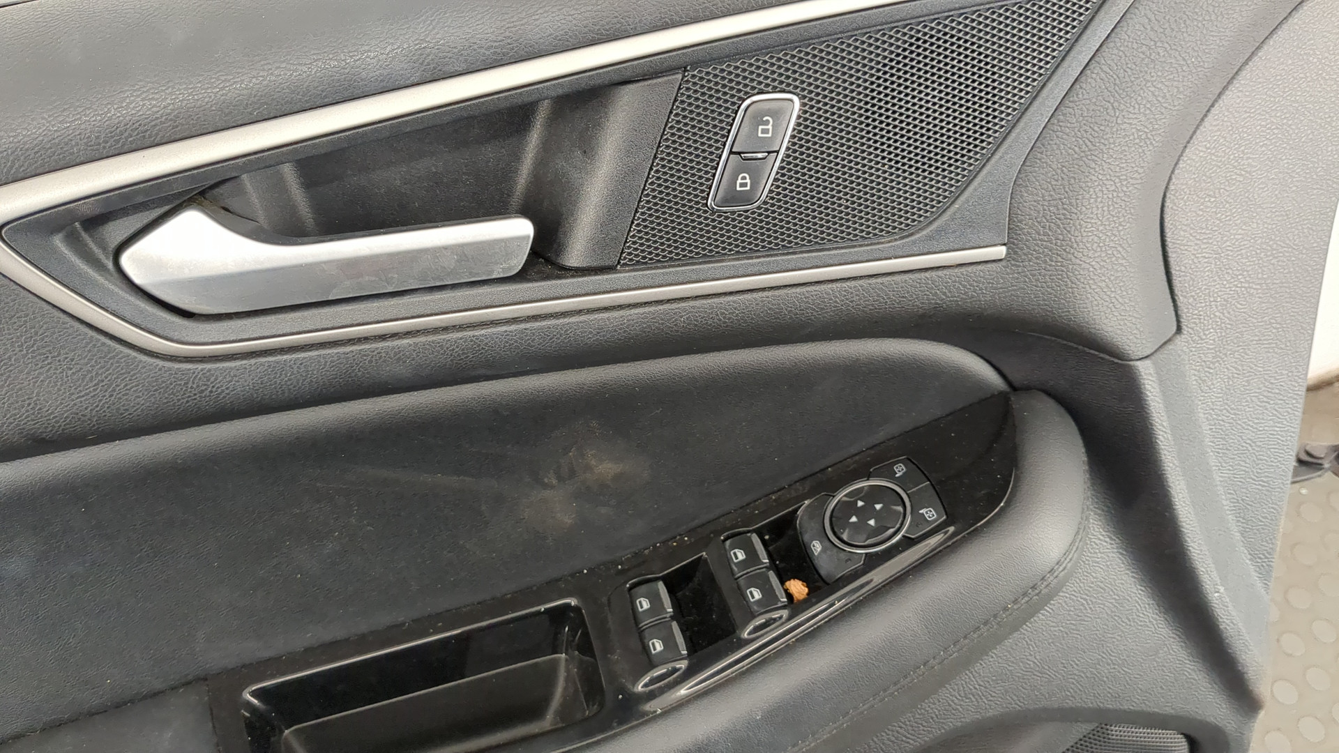 Дверь передняя левая