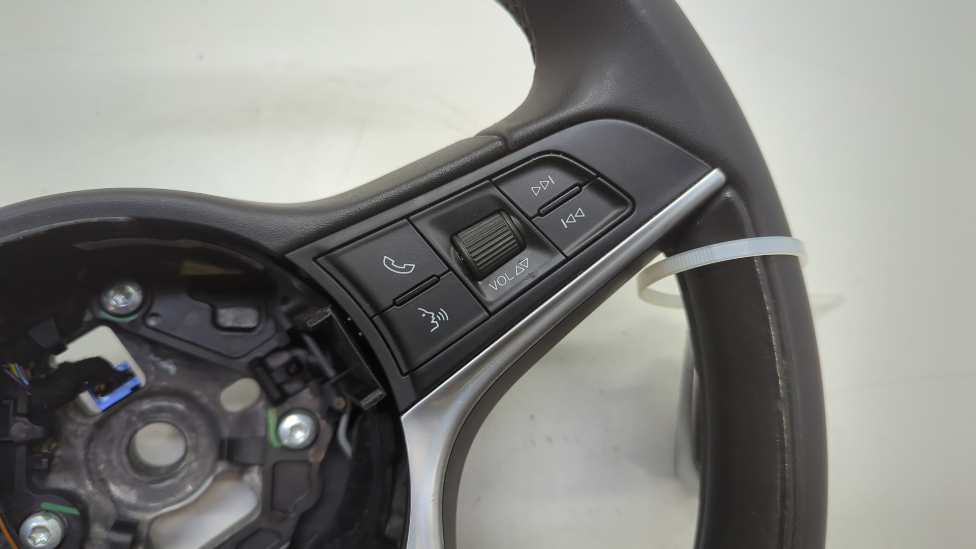 Рулевое колесо (руль)