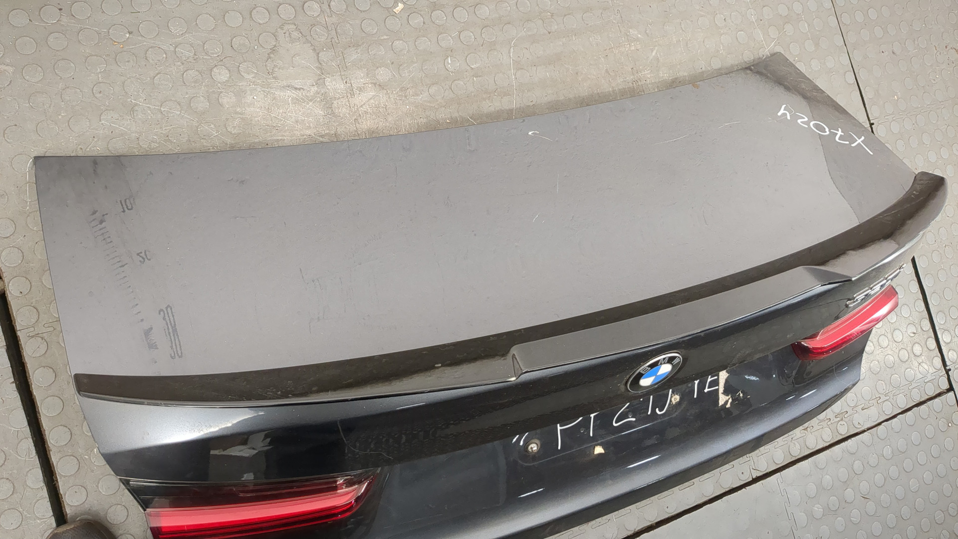 Дверь багажника