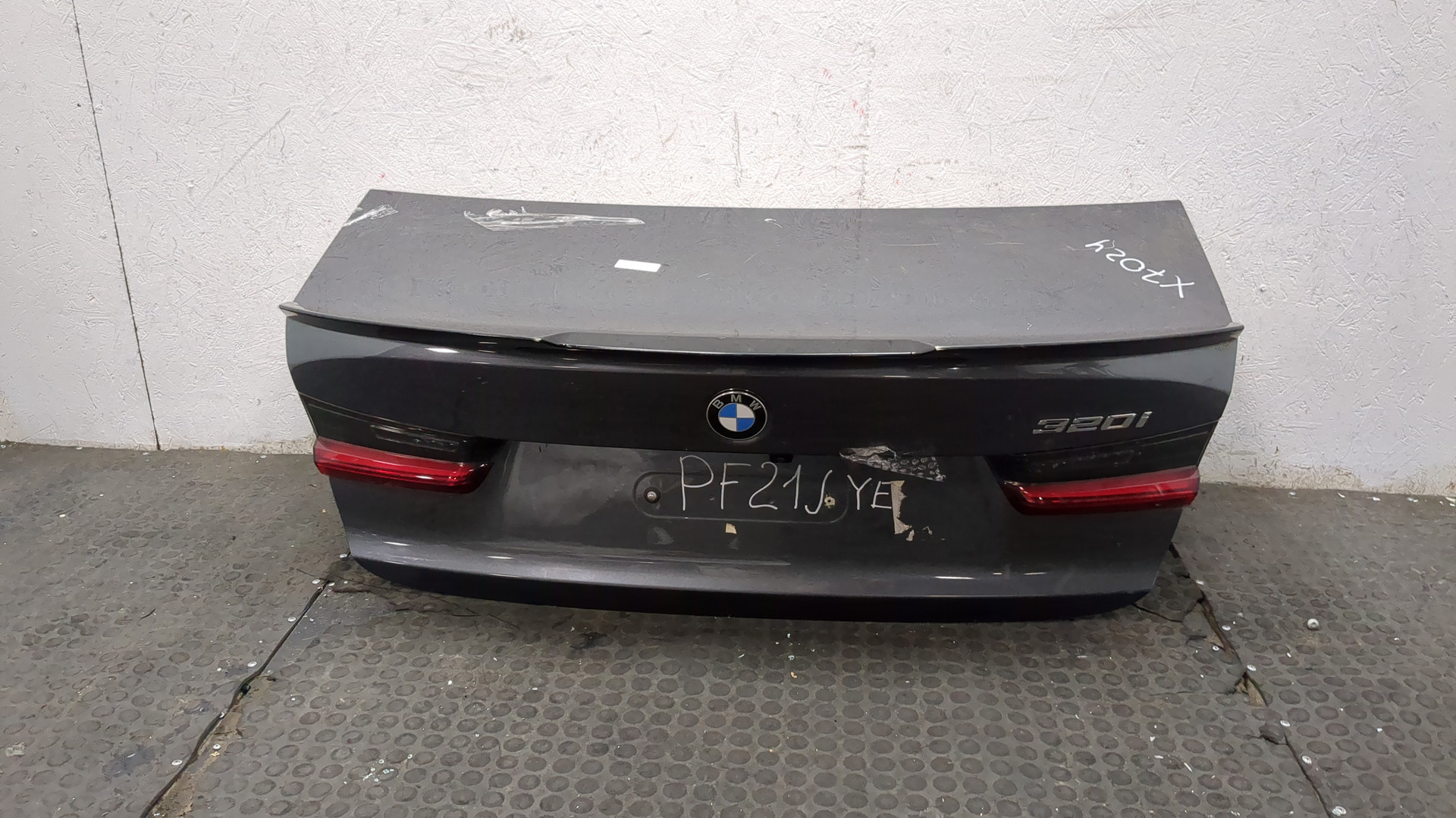 Дверь багажника