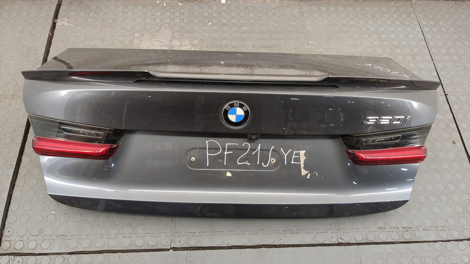 Дверь багажника