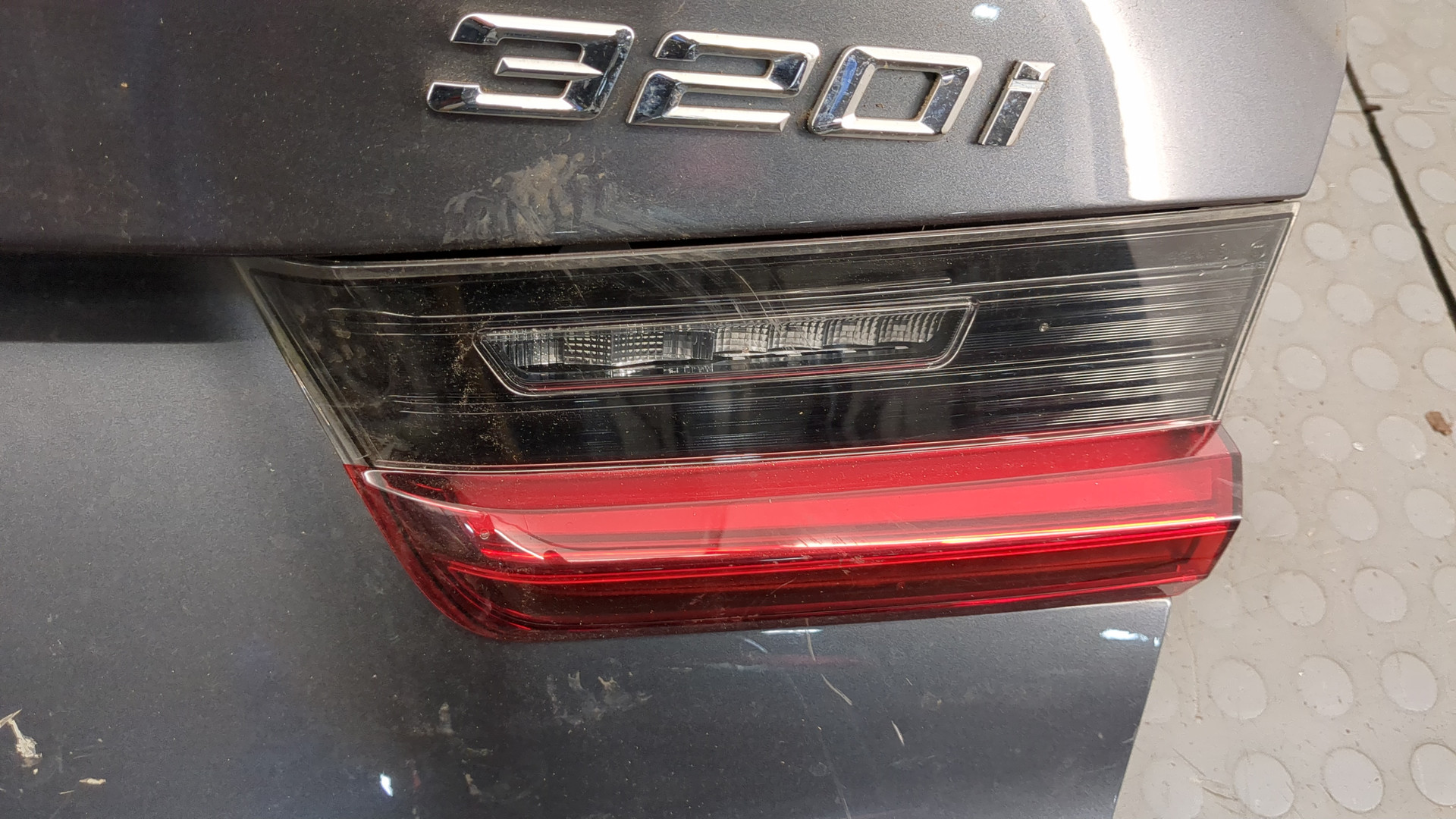 Дверь багажника