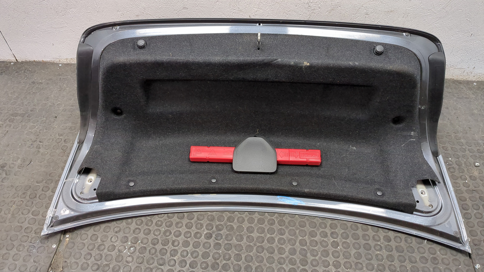 Дверь багажника