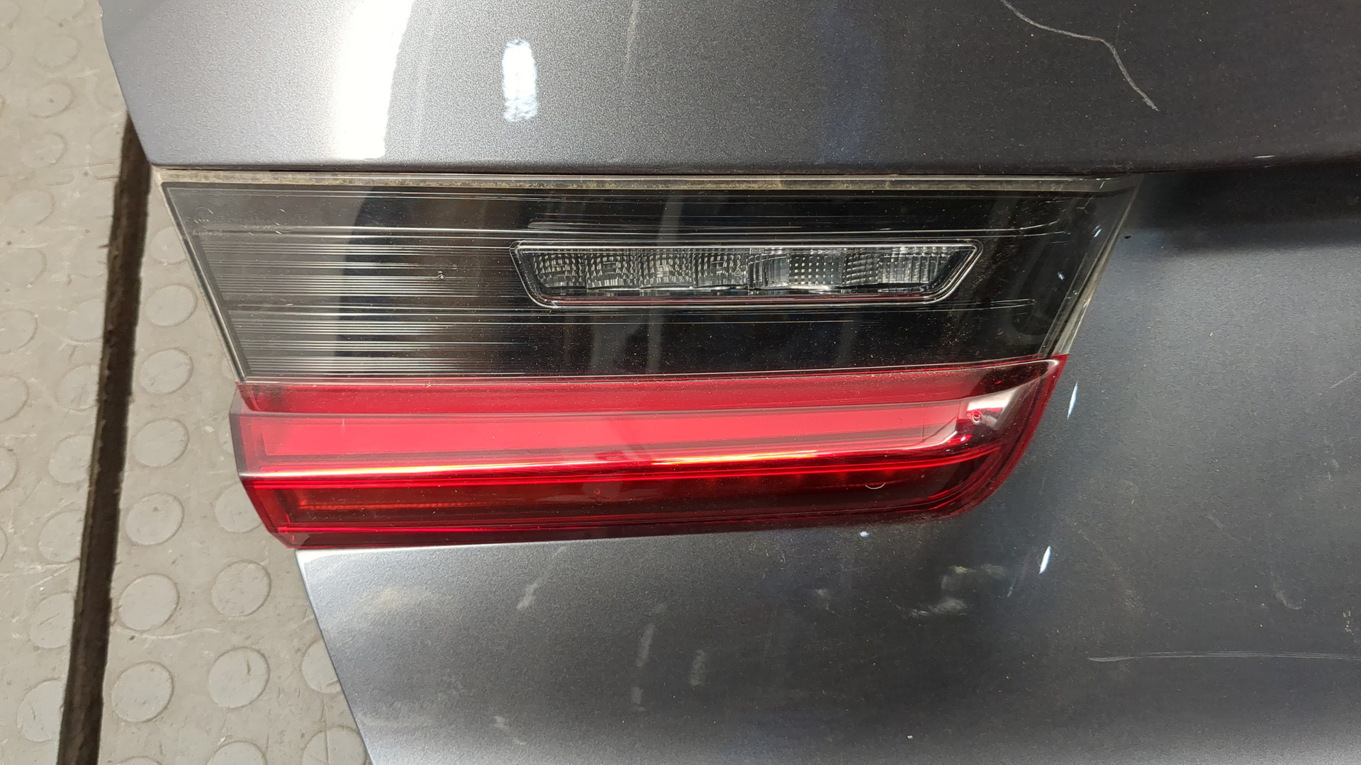 Дверь багажника