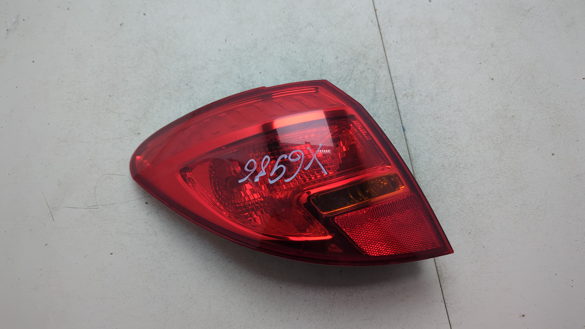 Фонарь задний левый