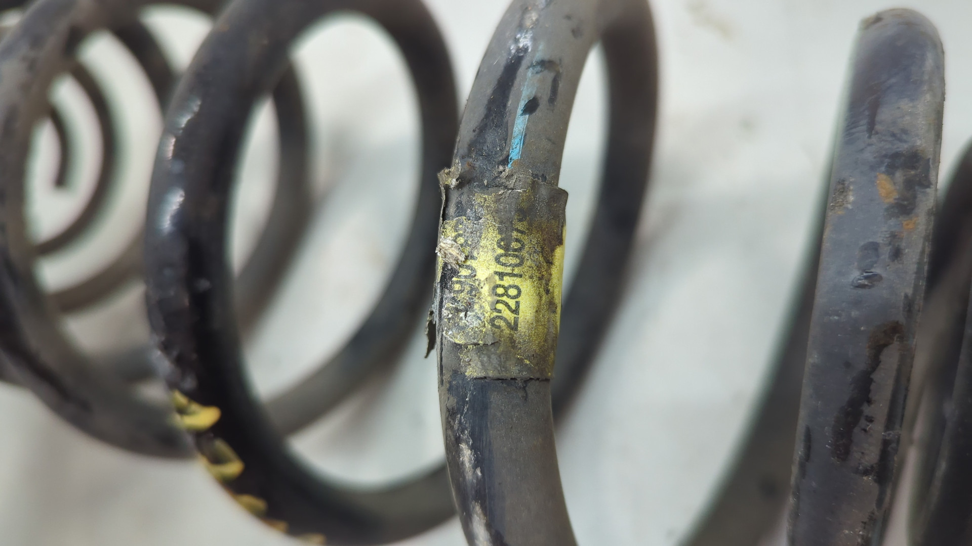 Пружина задняя