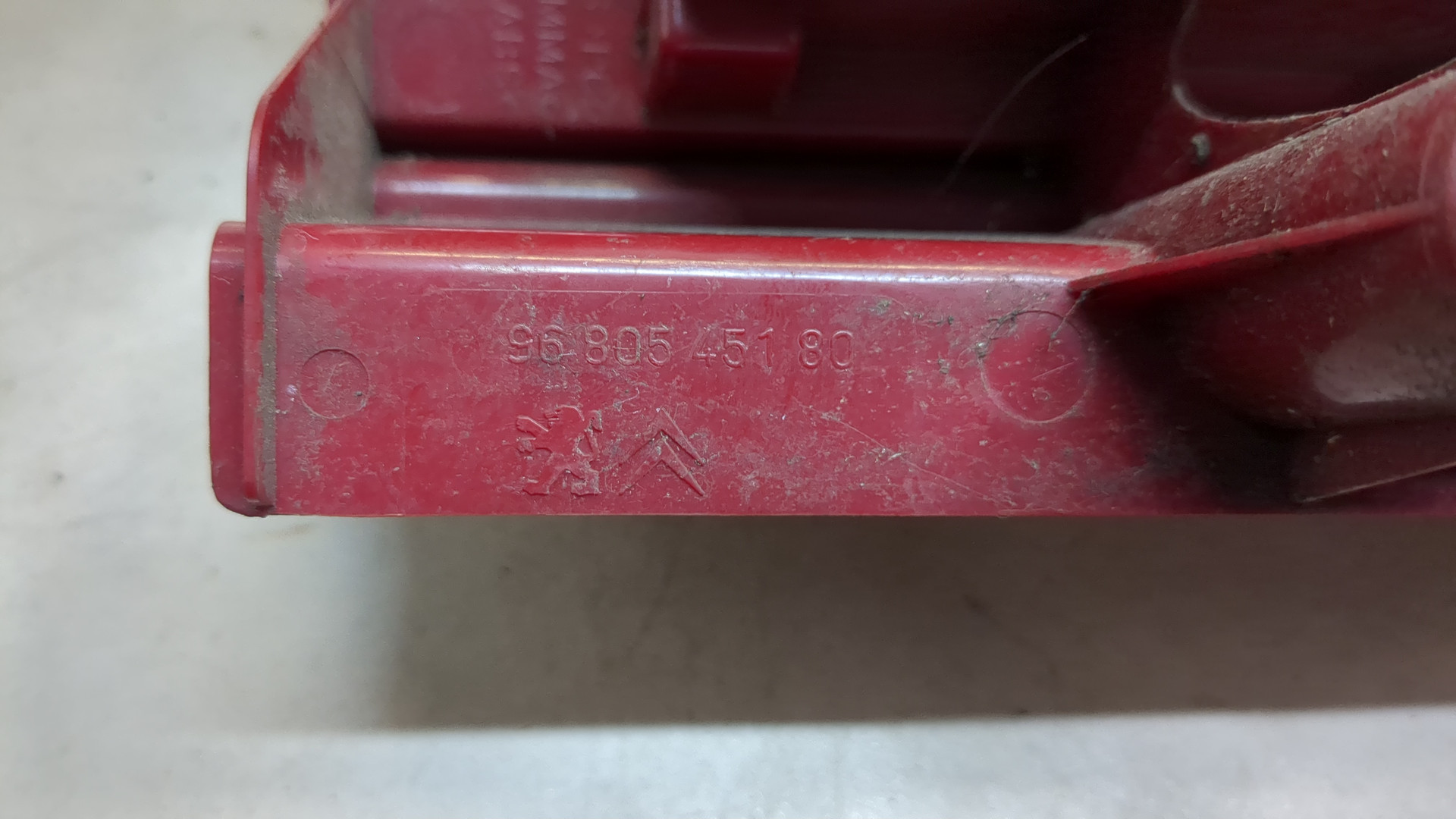 Фонарь задний правый