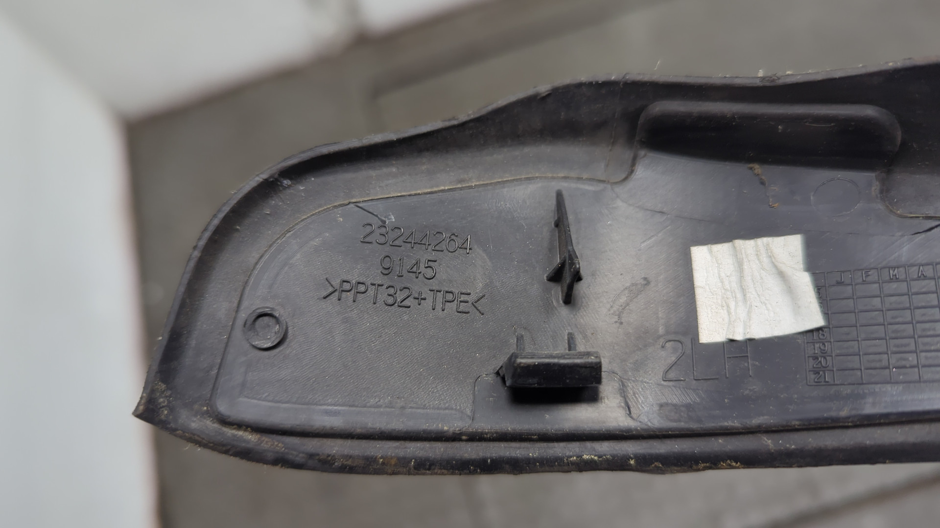 Молдинг лобового стекла