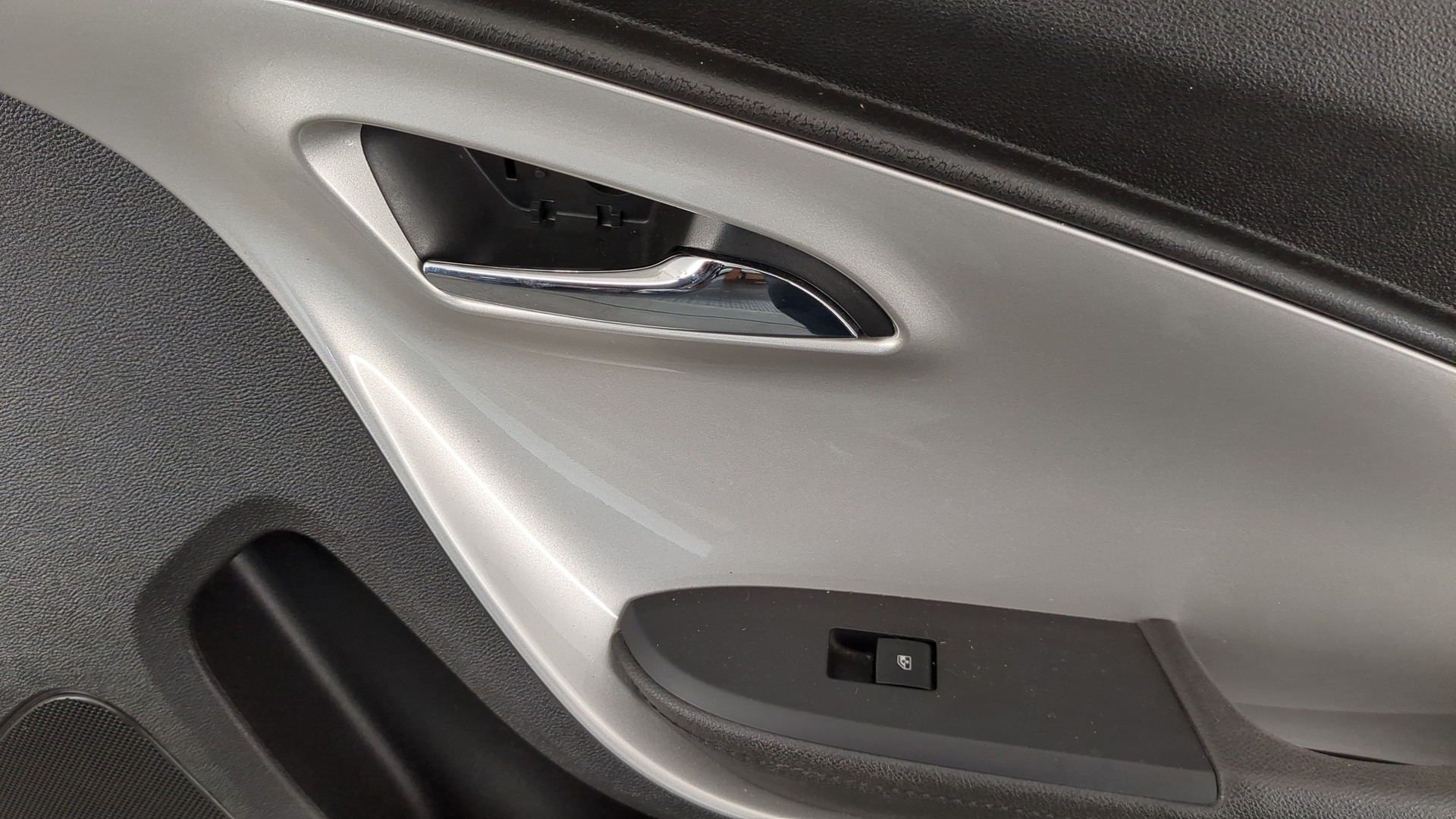 Дверь передняя правая