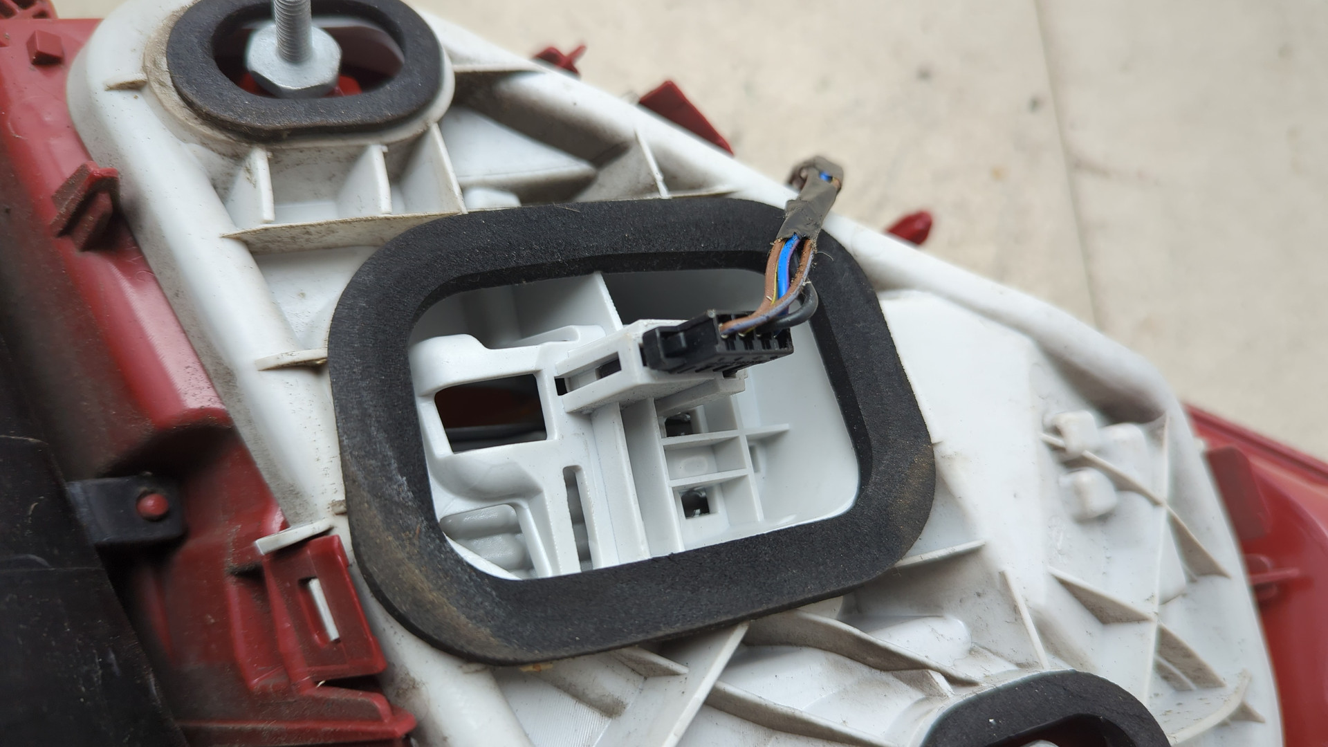 Фонарь задний левый