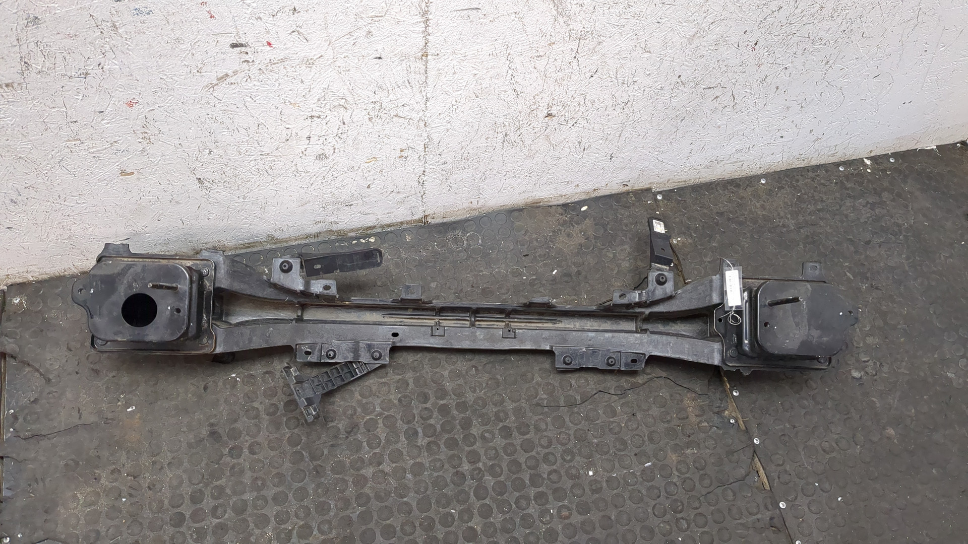 Усилитель заднего бампера