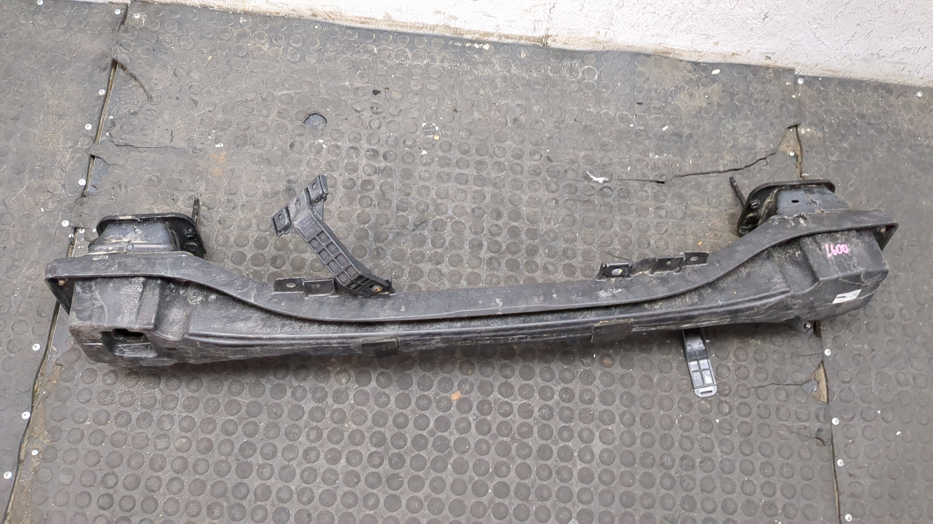 Усилитель заднего бампера