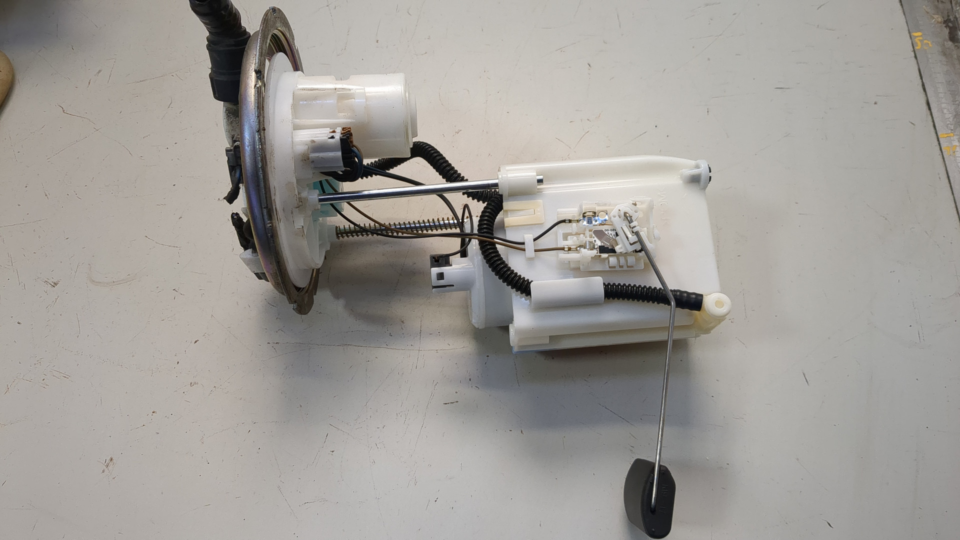 Насос топливный электрический