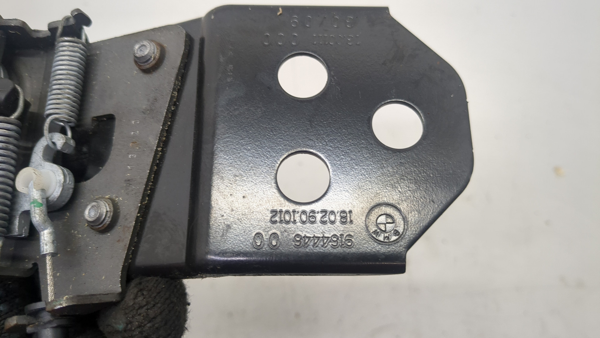 Замок спинки сиденья