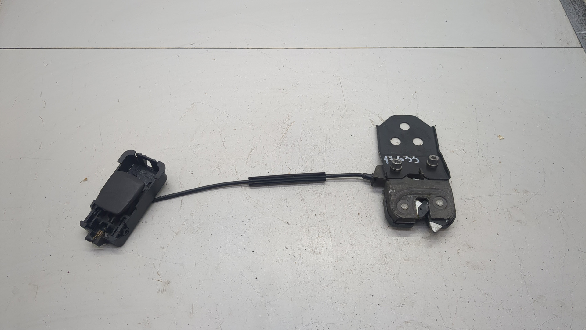 Замок спинки сиденья