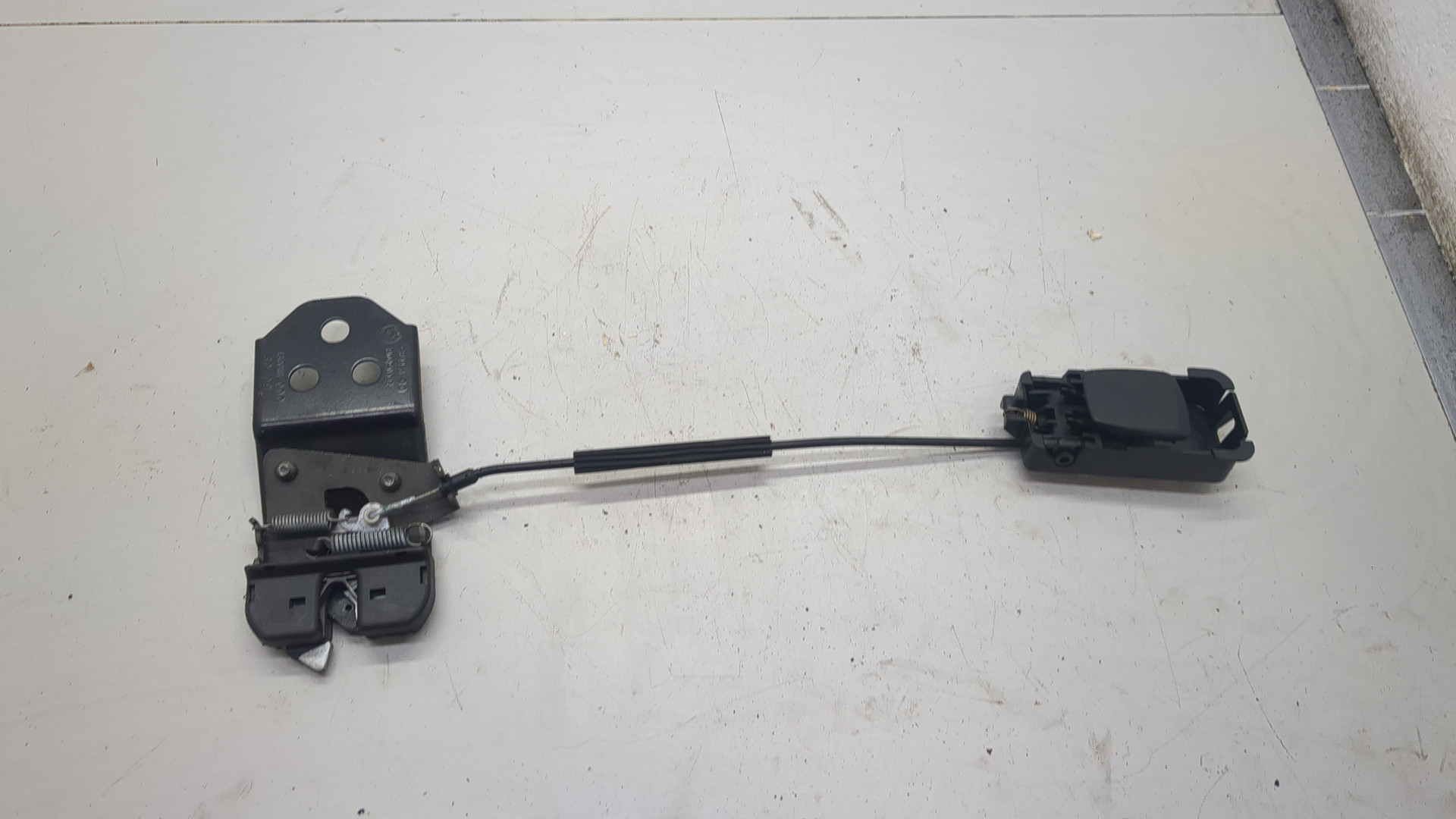 Замок спинки сиденья