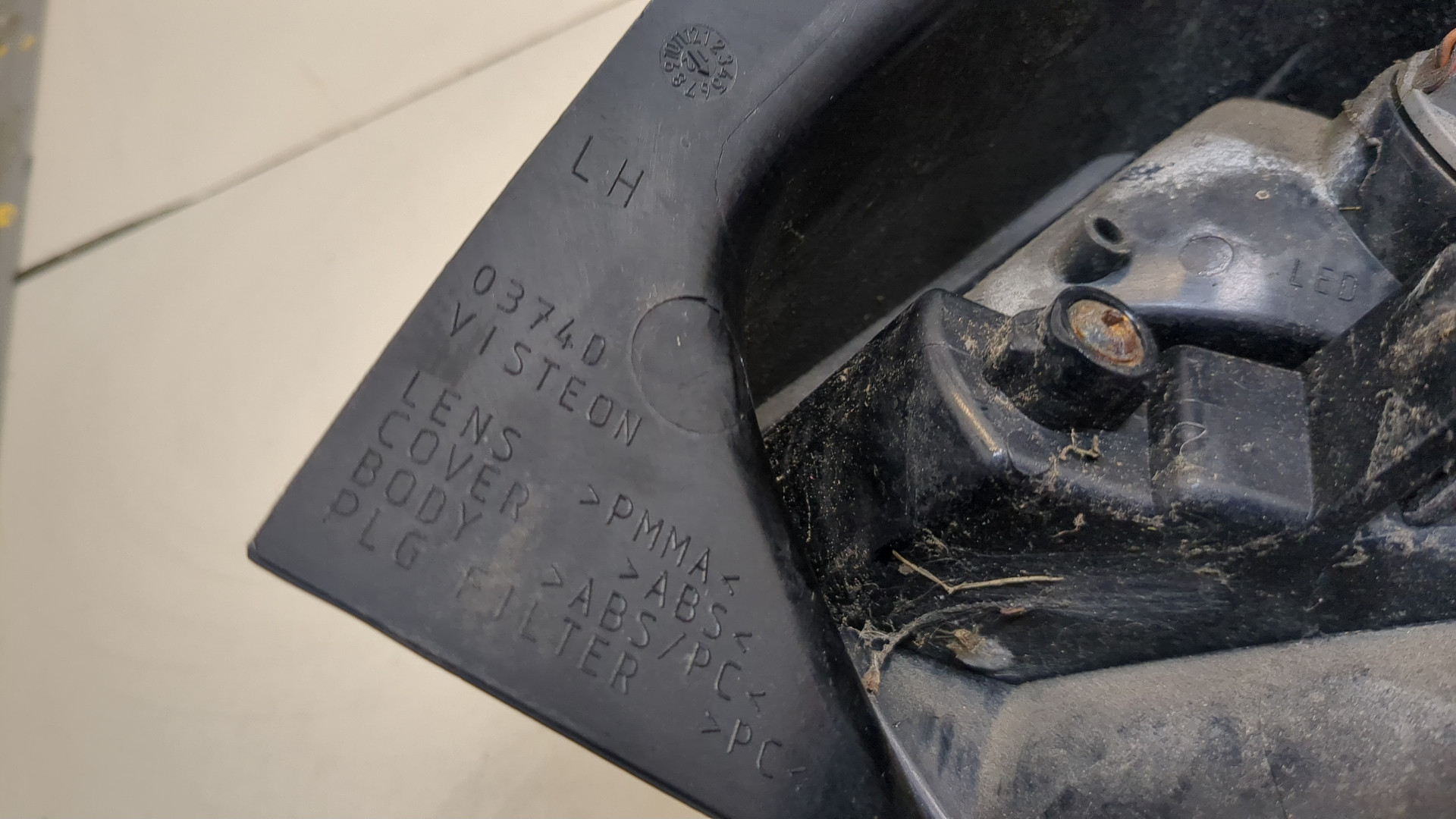 Фонарь задний левый