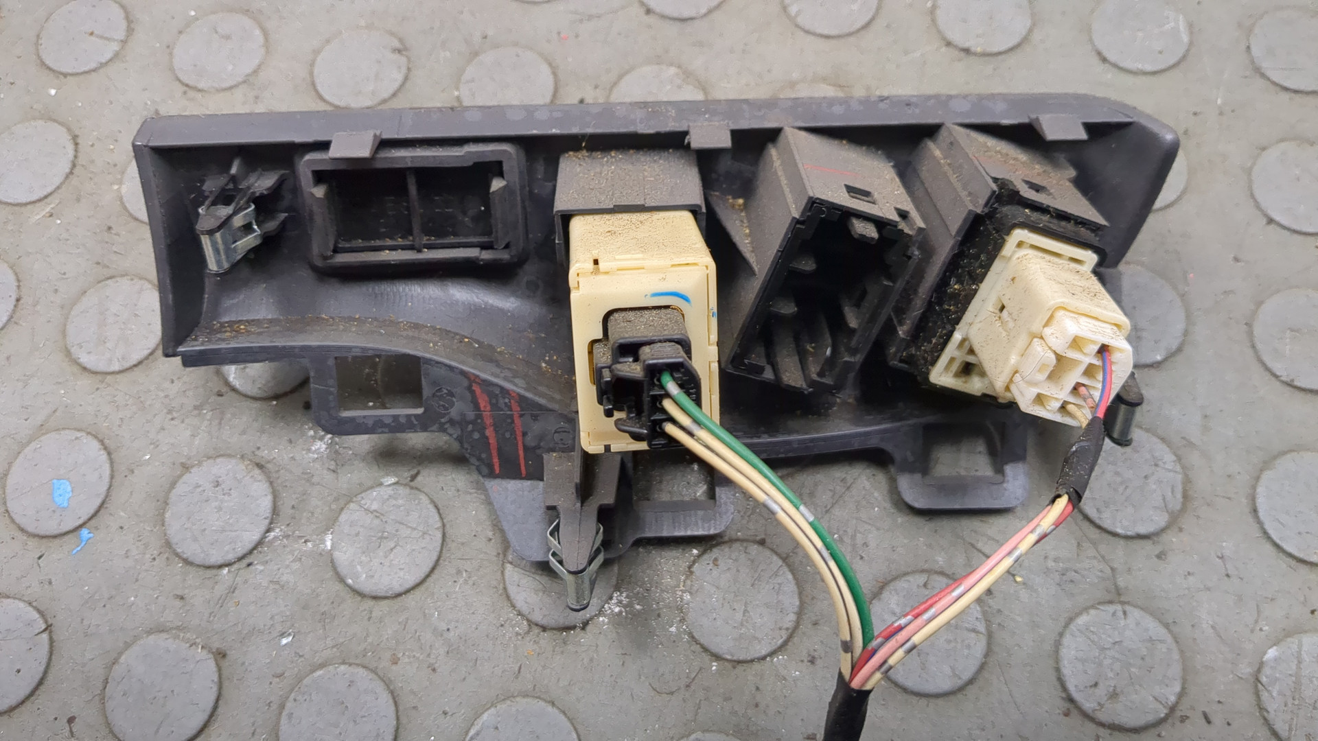 Кнопка стеклоподъемника