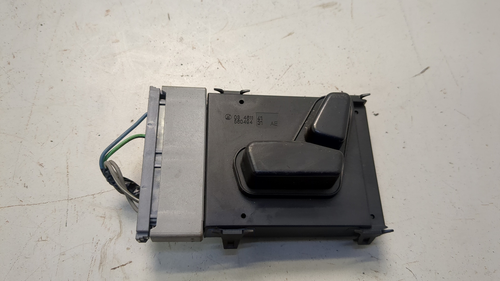 Кнопка регулировки сидения