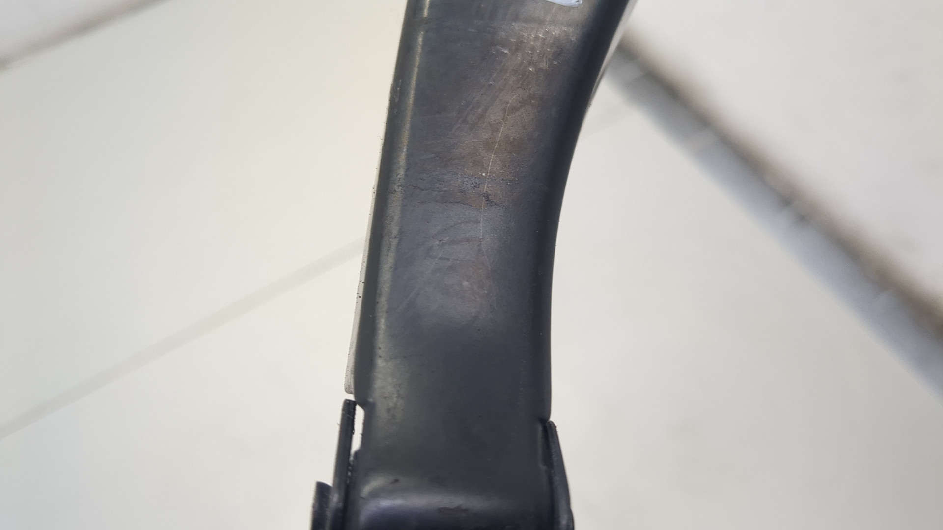 Поводок стеклоочистителя передний правый