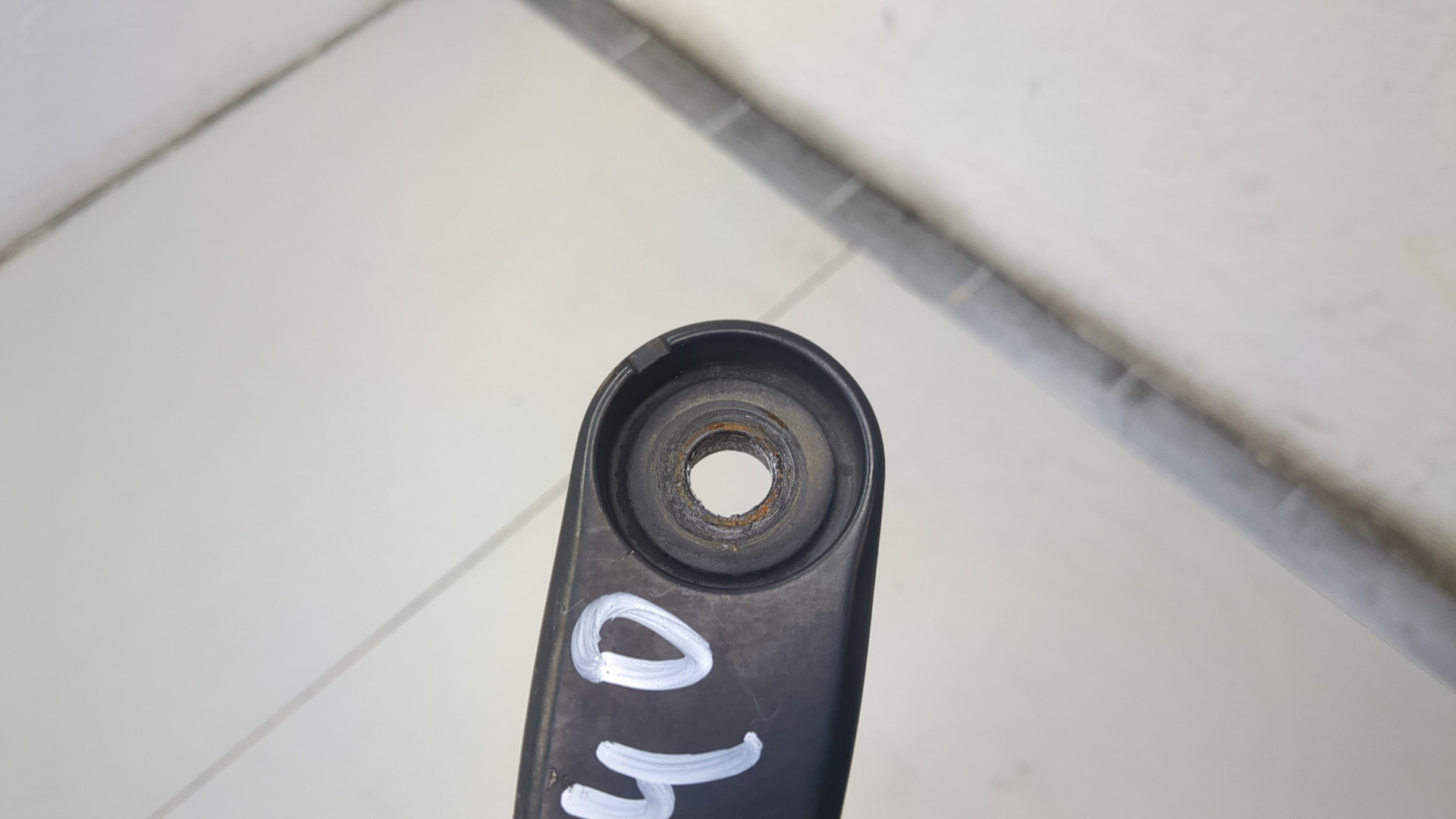 Поводок стеклоочистителя передний правый