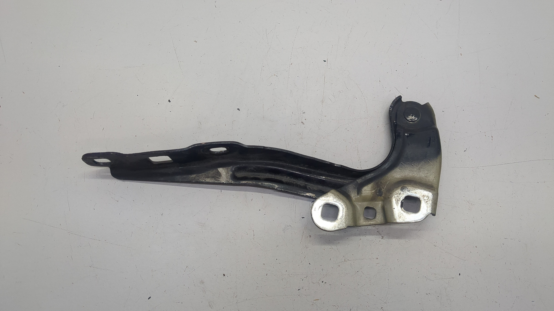 Петля капота правая