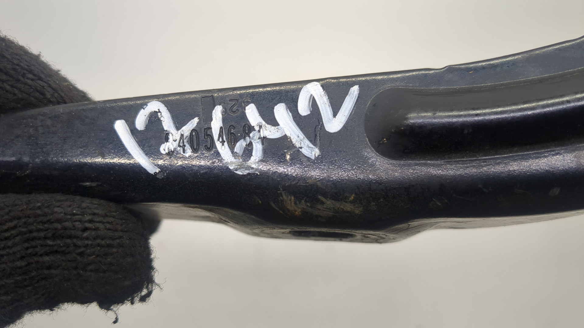 Петля капота правая