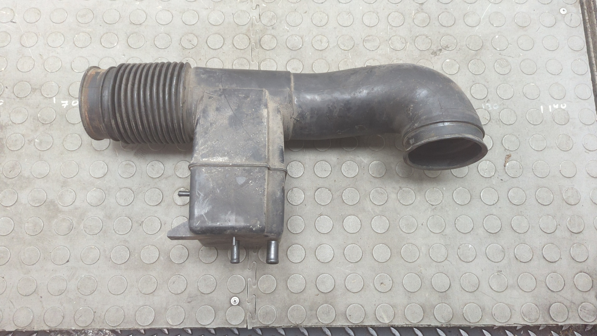 Патрубок воздушного фильтра