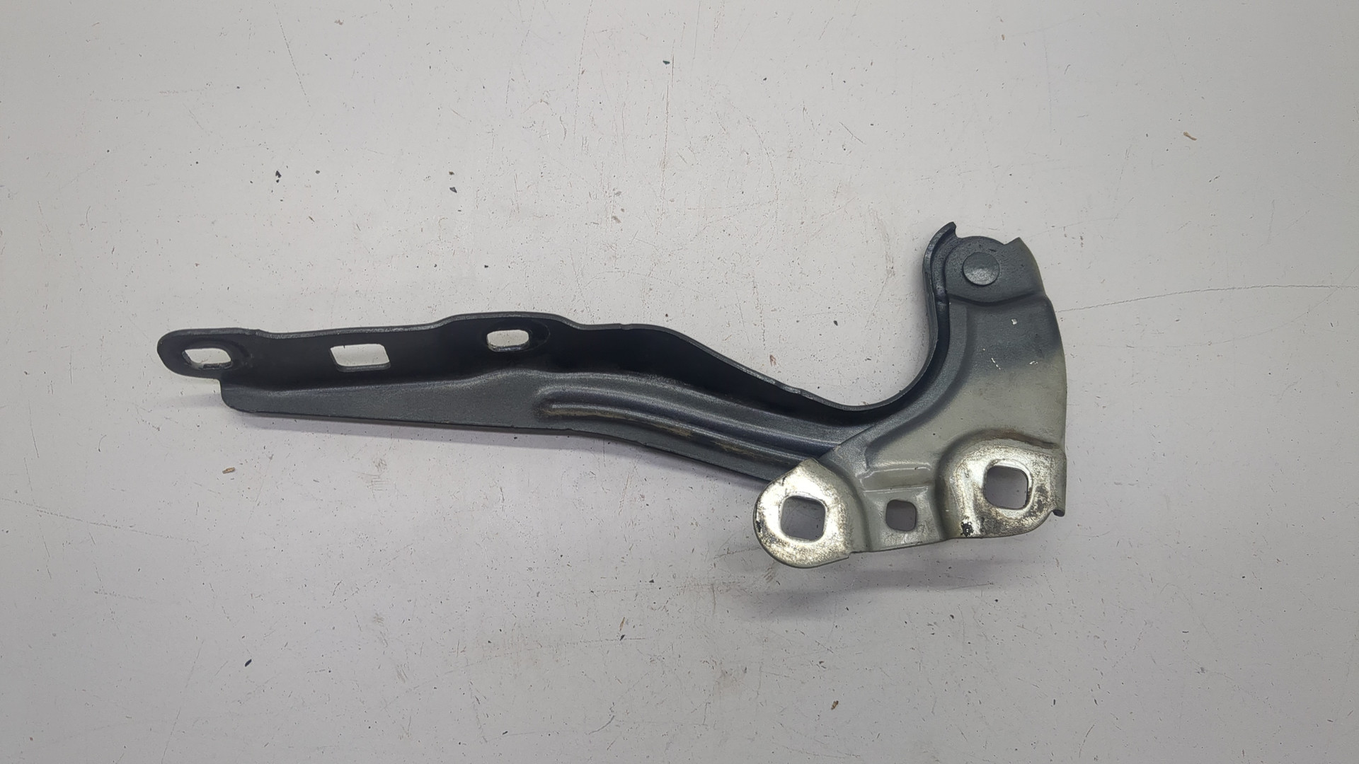 Петля капота правая