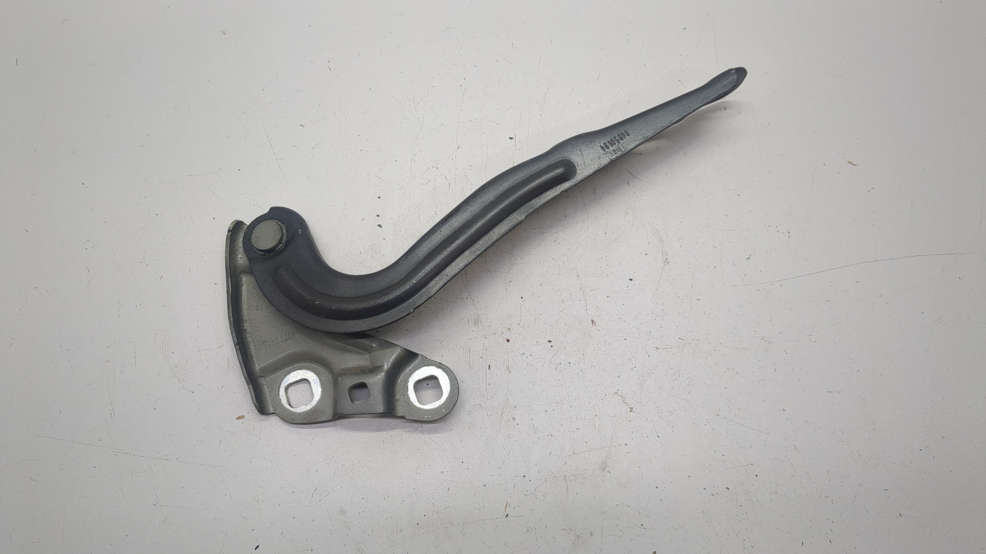 Петля капота правая