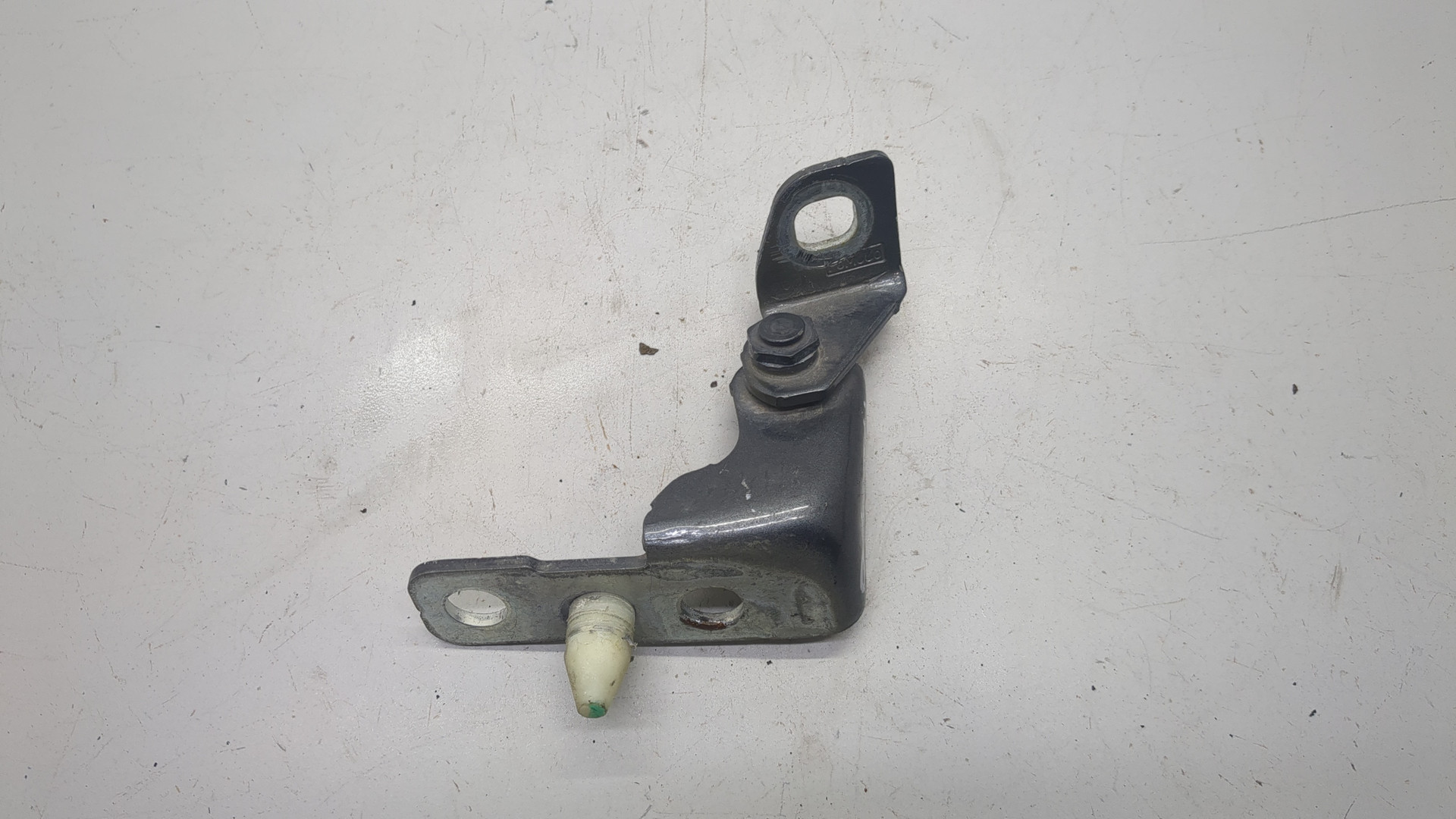 Петля двери