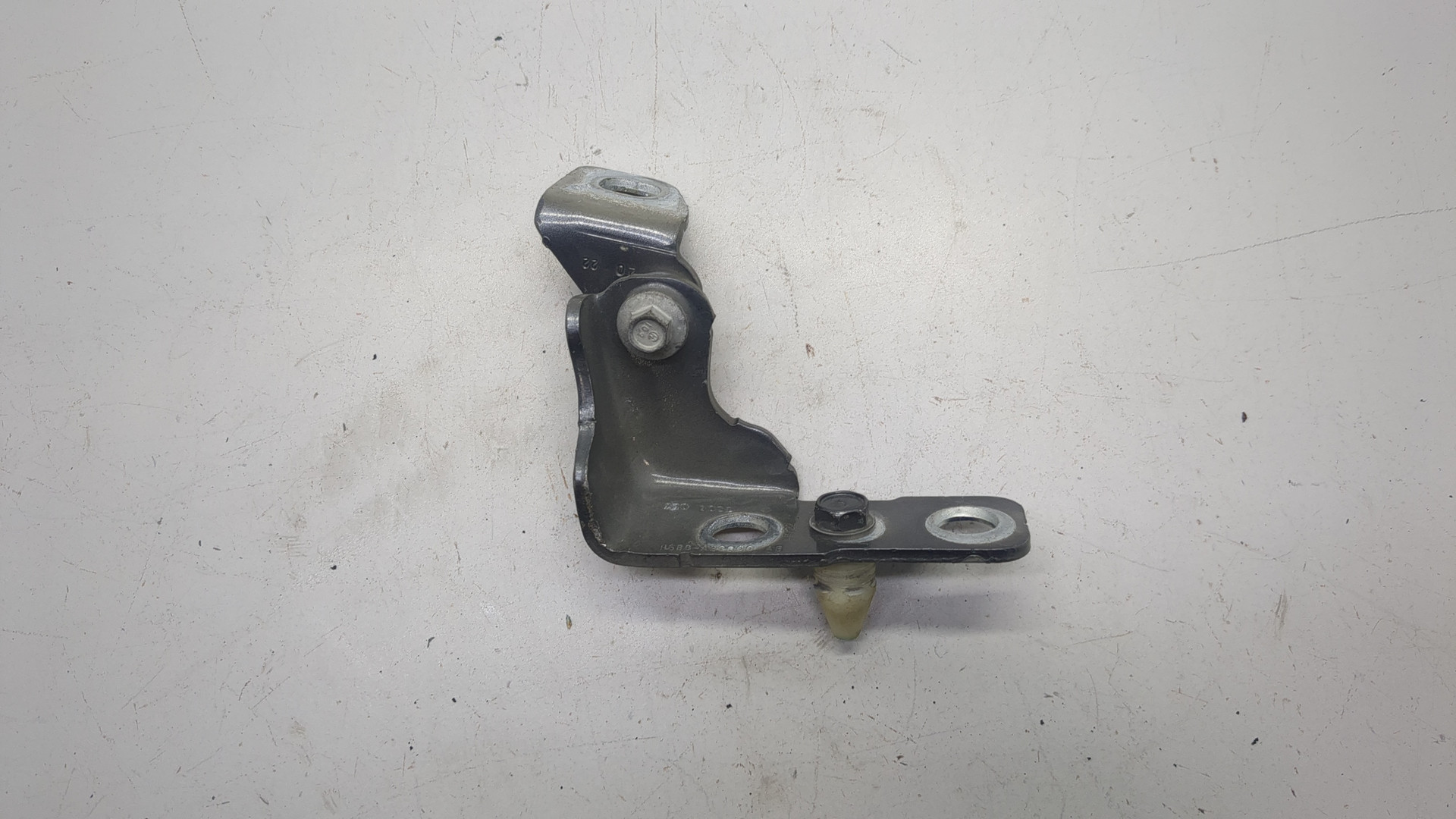 Петля двери