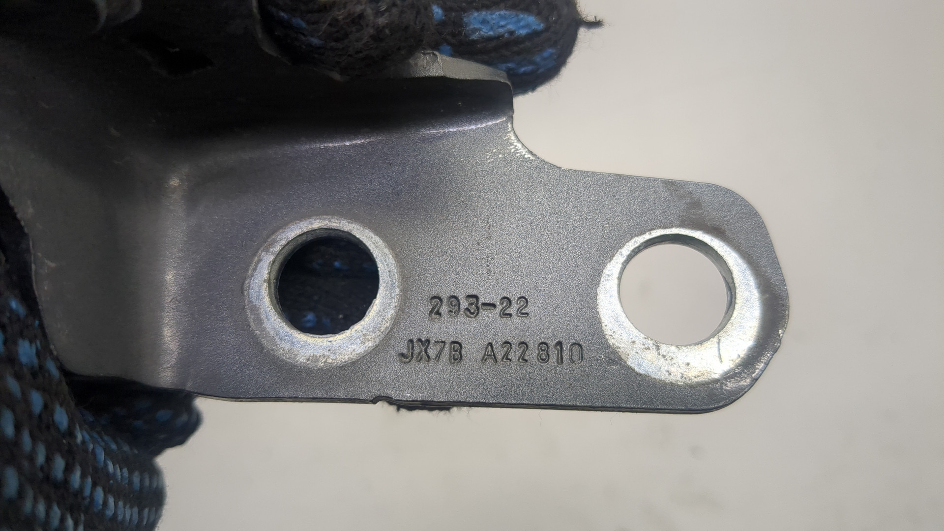 Петля двери