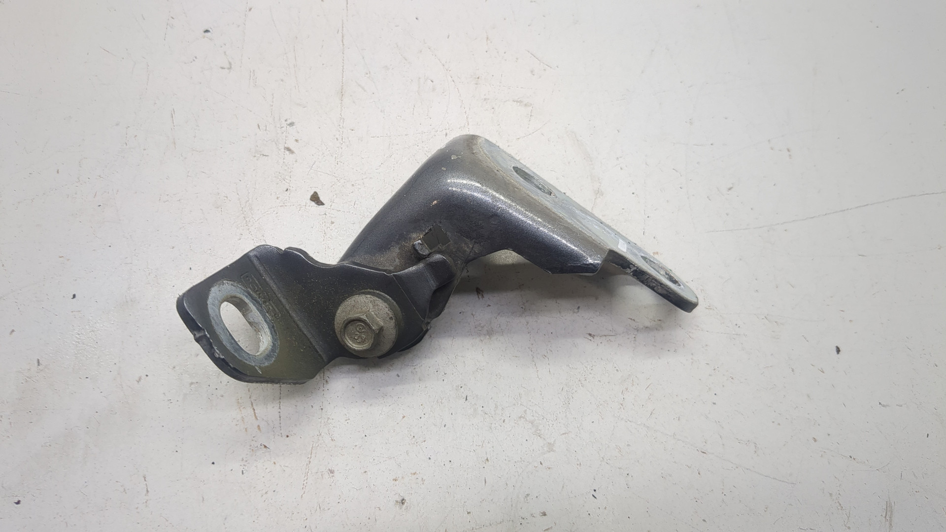 Петля двери