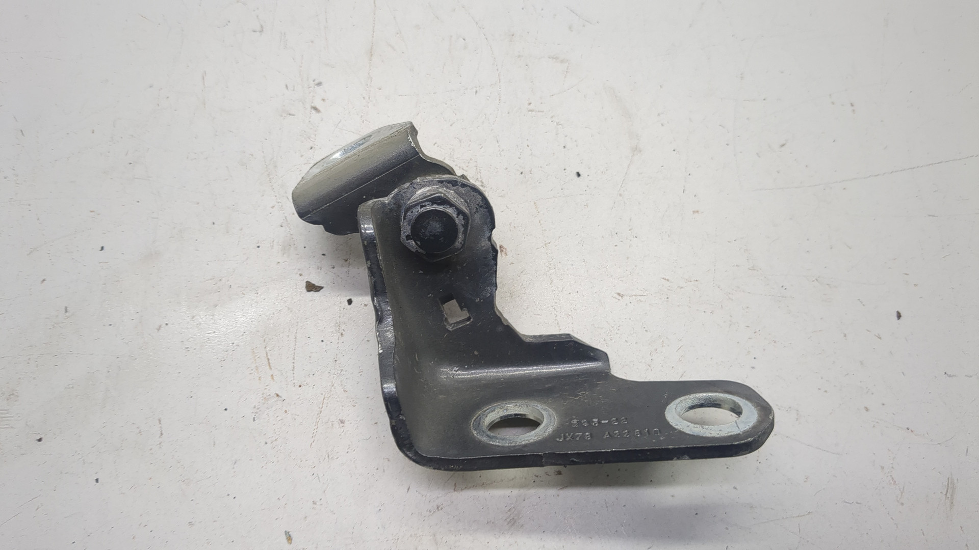 Петля двери