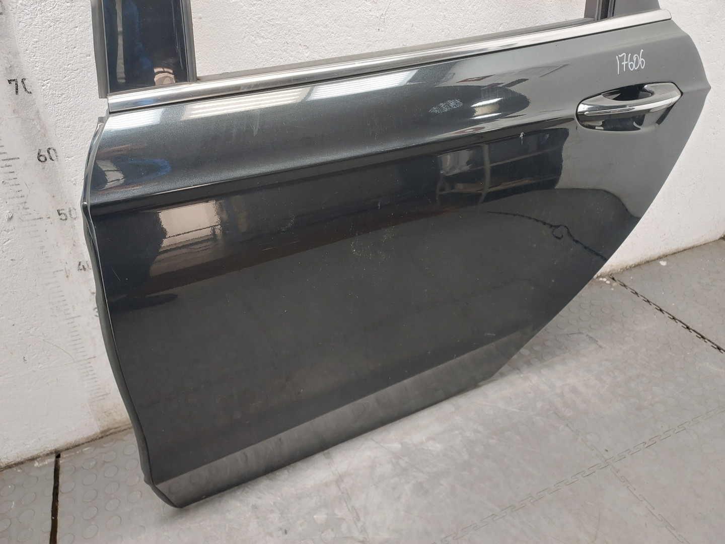 Дверь задняя левая