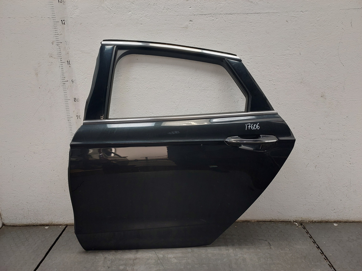 Дверь задняя левая