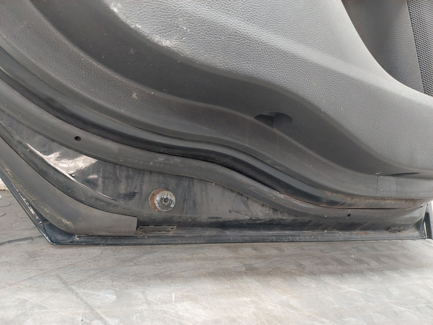 Дверь задняя левая