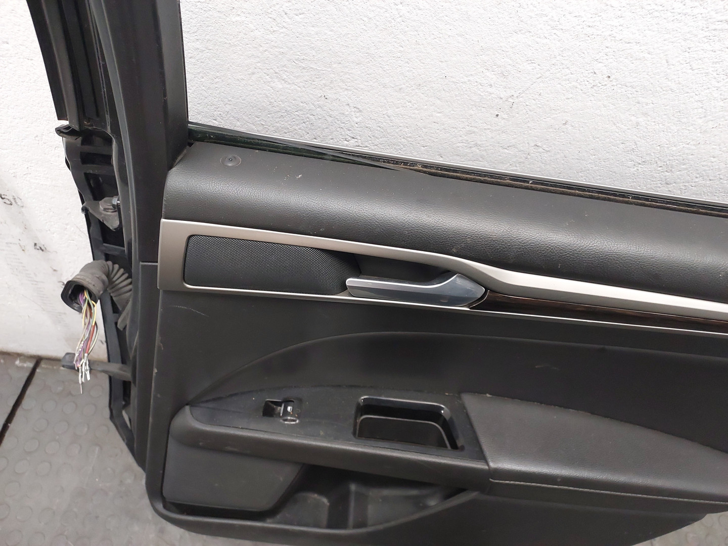 Дверь задняя правая