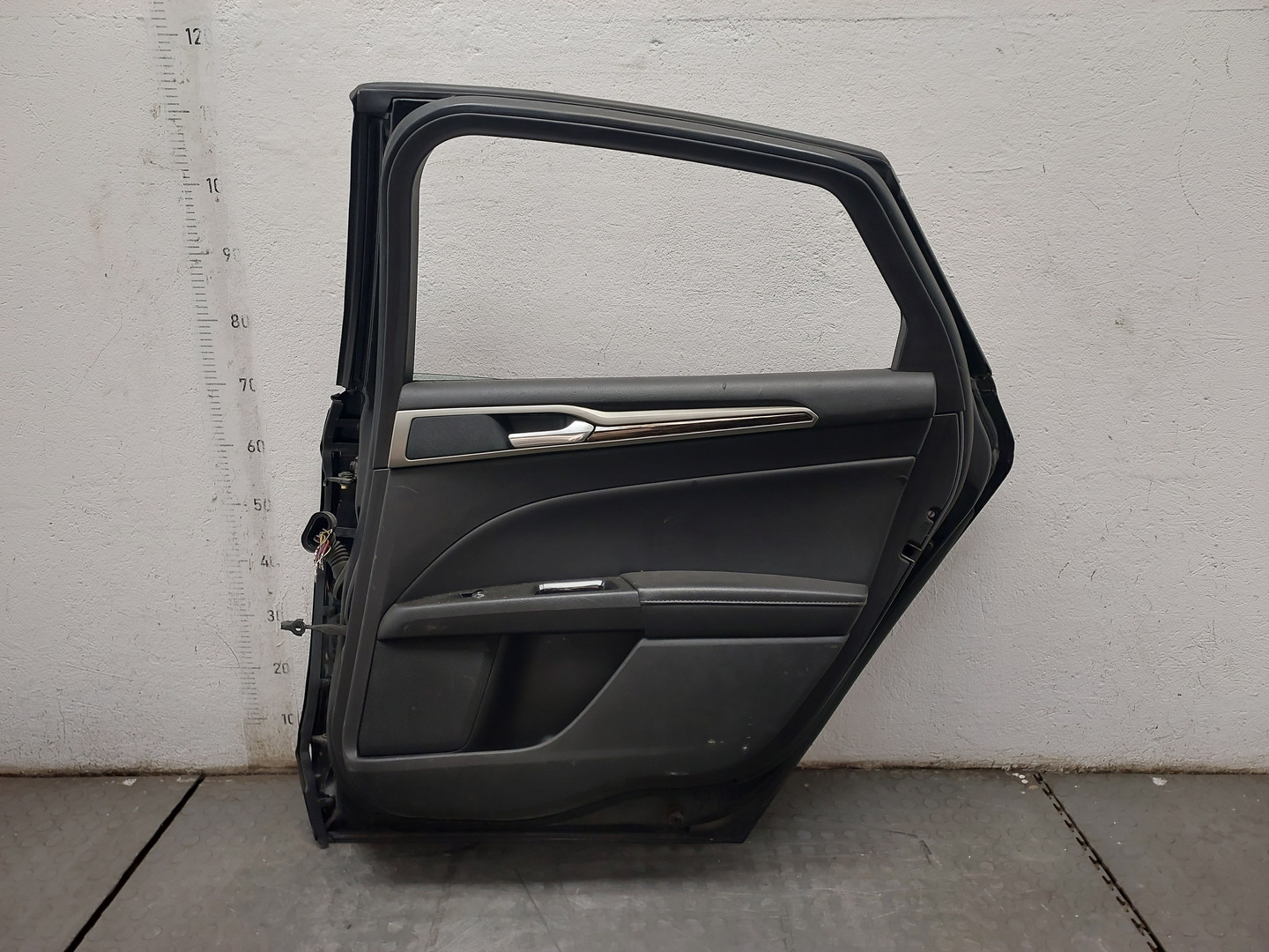 Дверь задняя правая