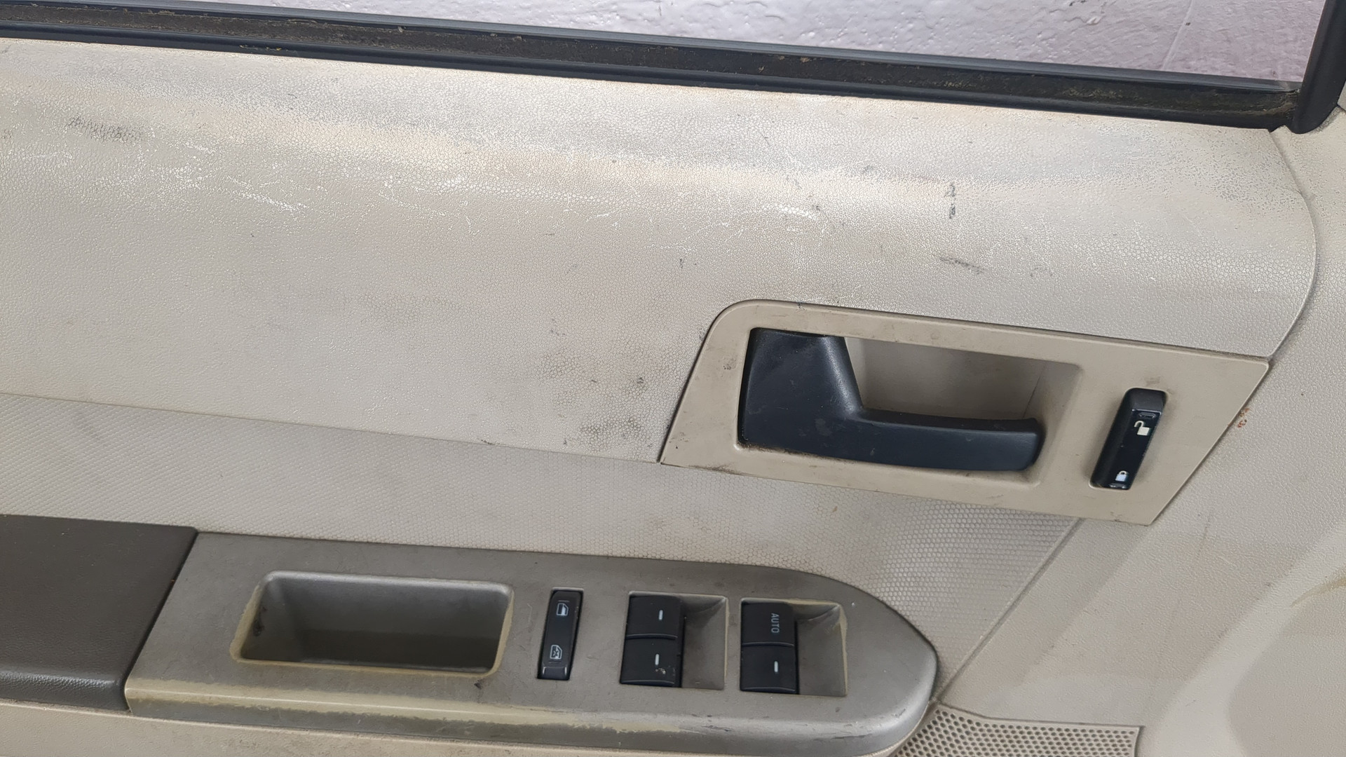 Дверь передняя левая