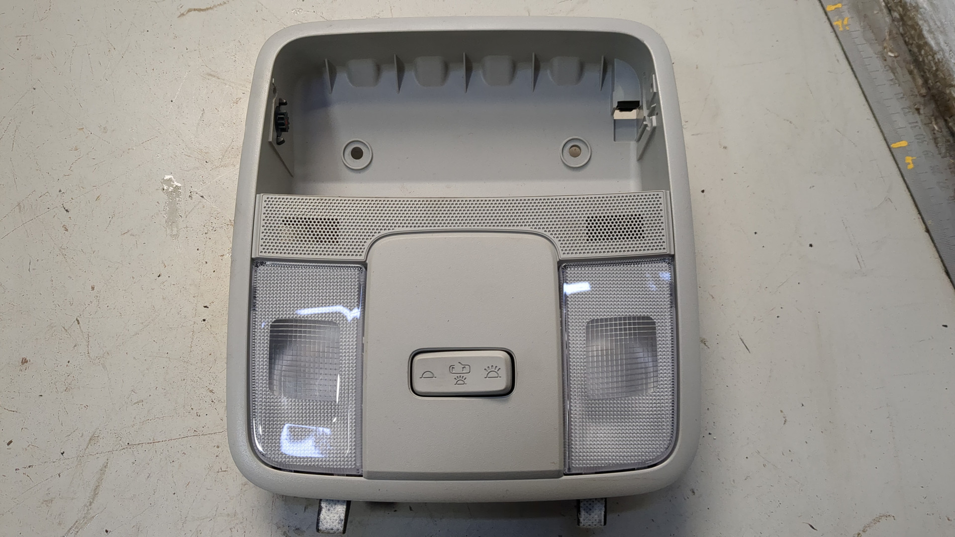 Плафон салонный