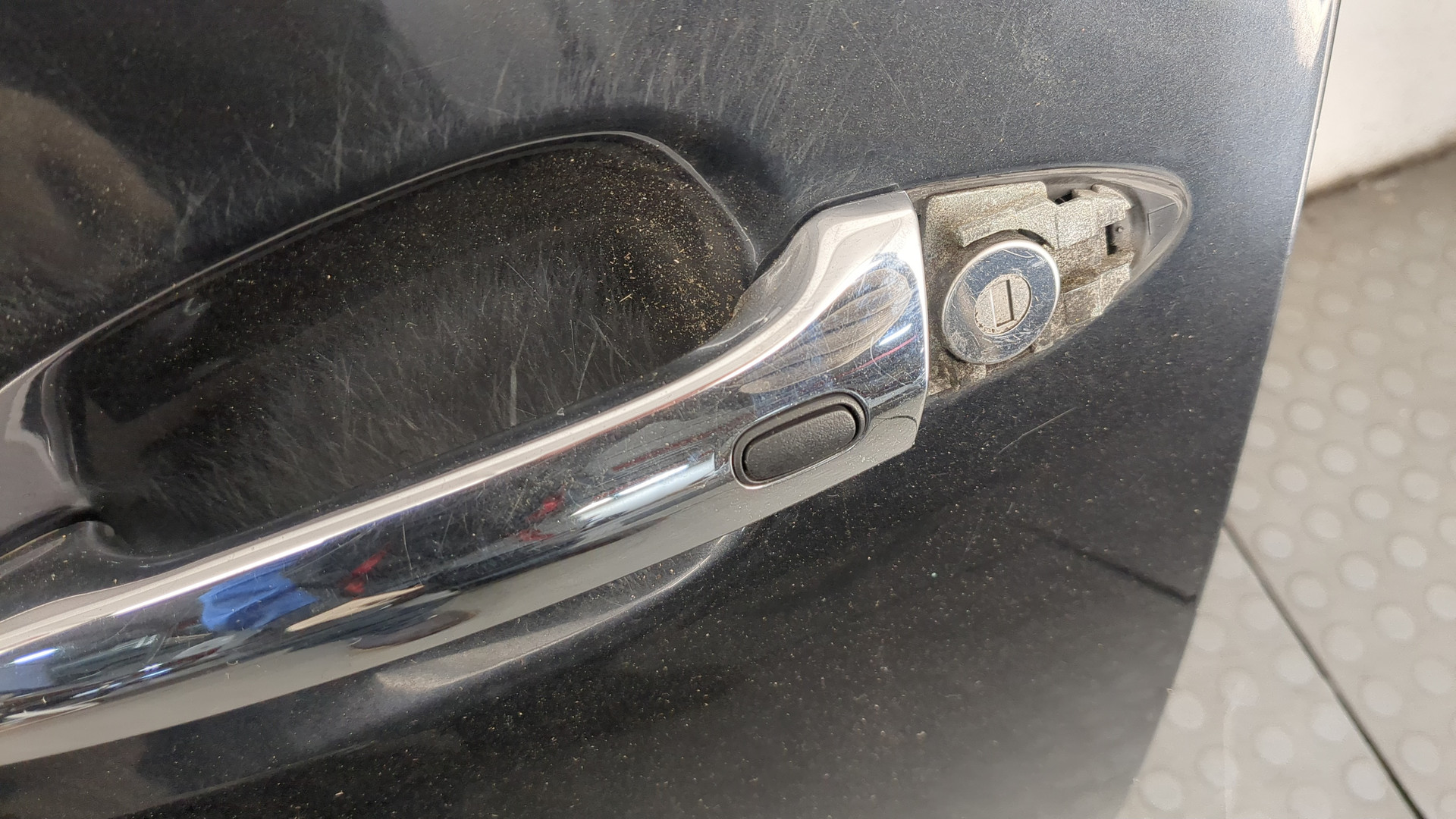 Дверь передняя левая